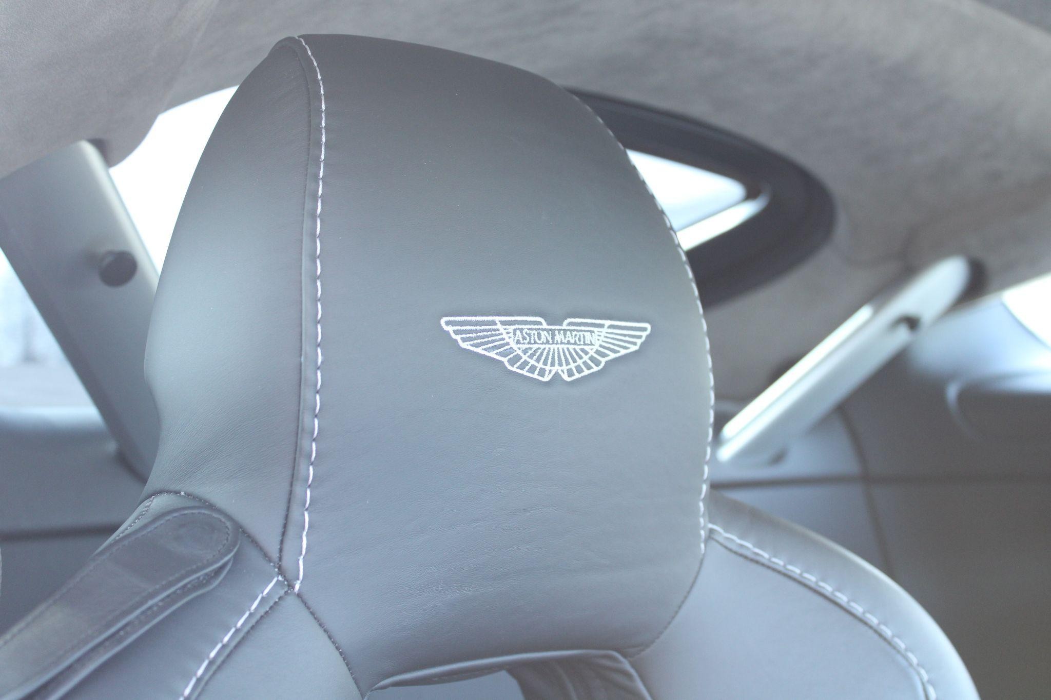 Aston Martin Vantage Image 19