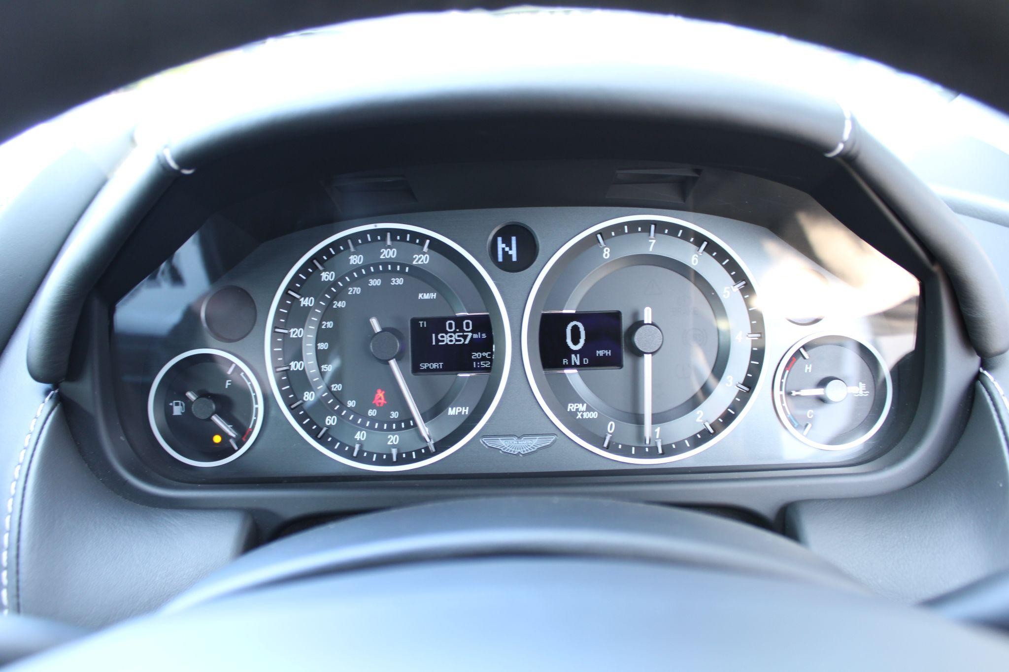 Aston Martin Vantage Image 39