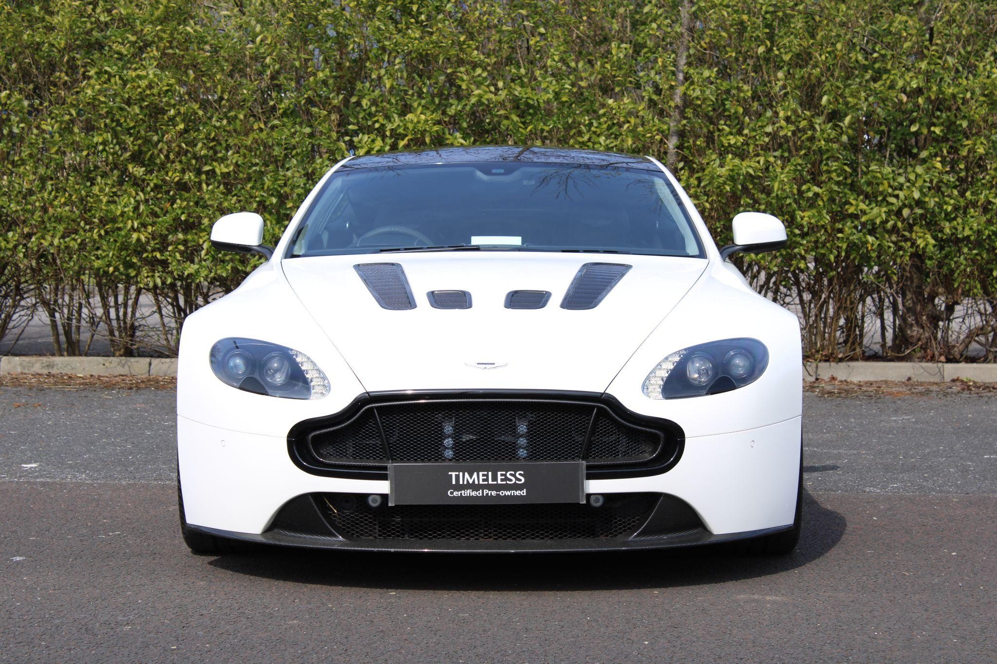 Aston Martin Vantage Image 11