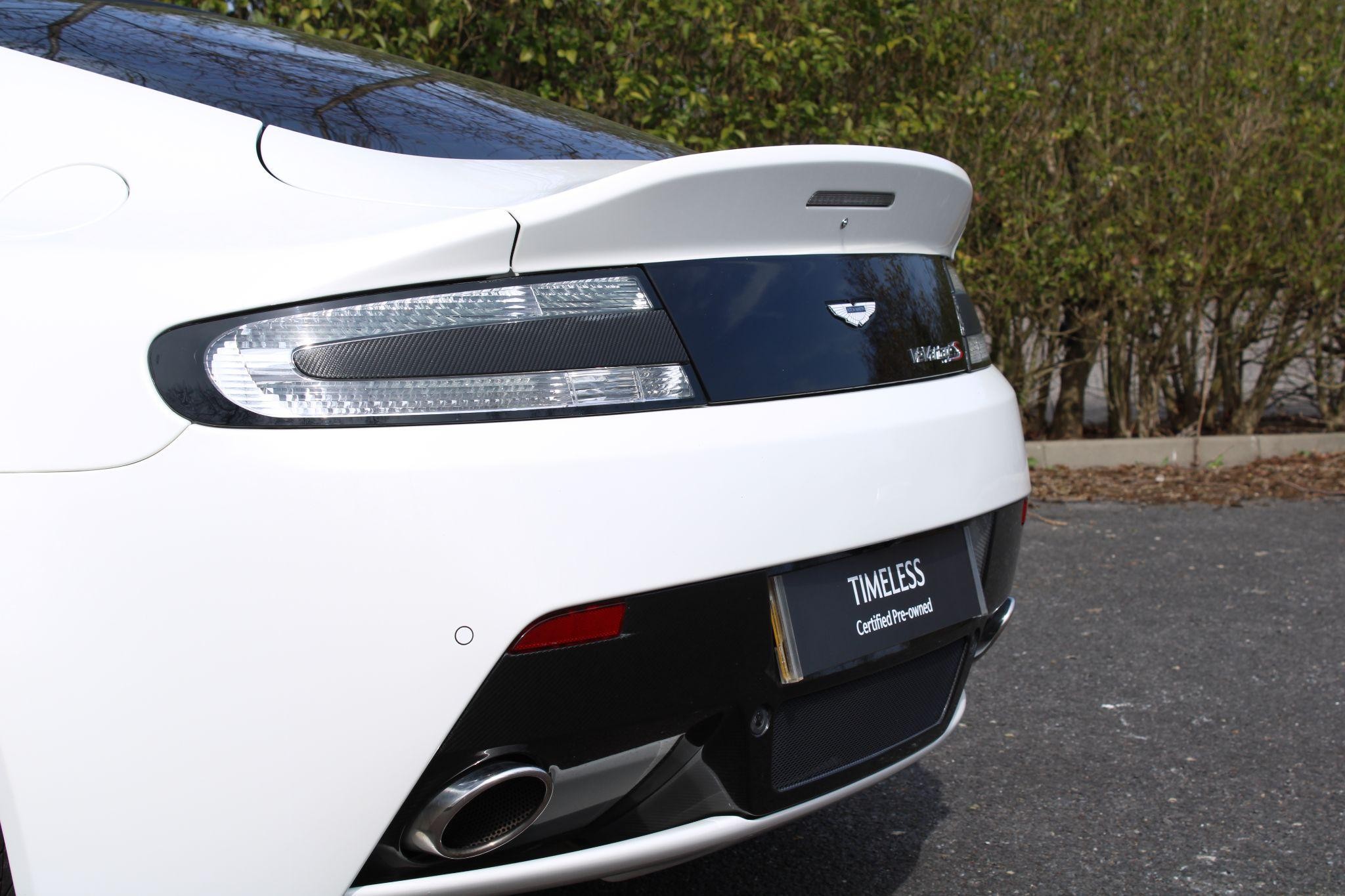 Aston Martin Vantage Image 14