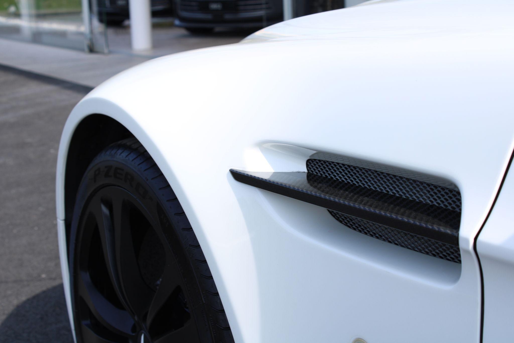 Aston Martin Vantage Image 40