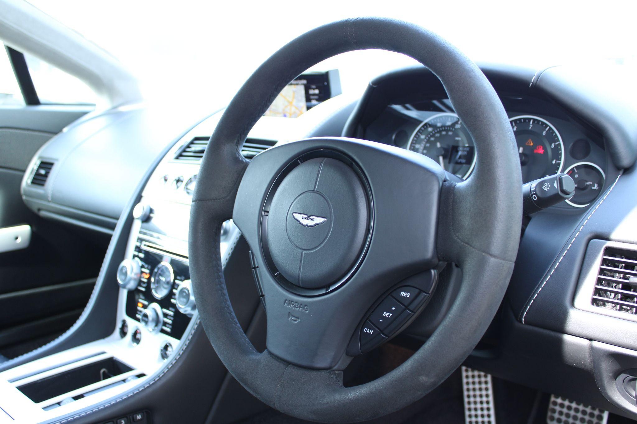 Aston Martin Vantage Image 42