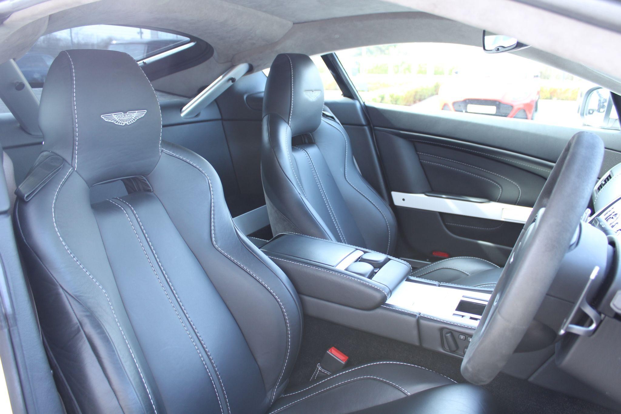 Aston Martin Vantage Image 20