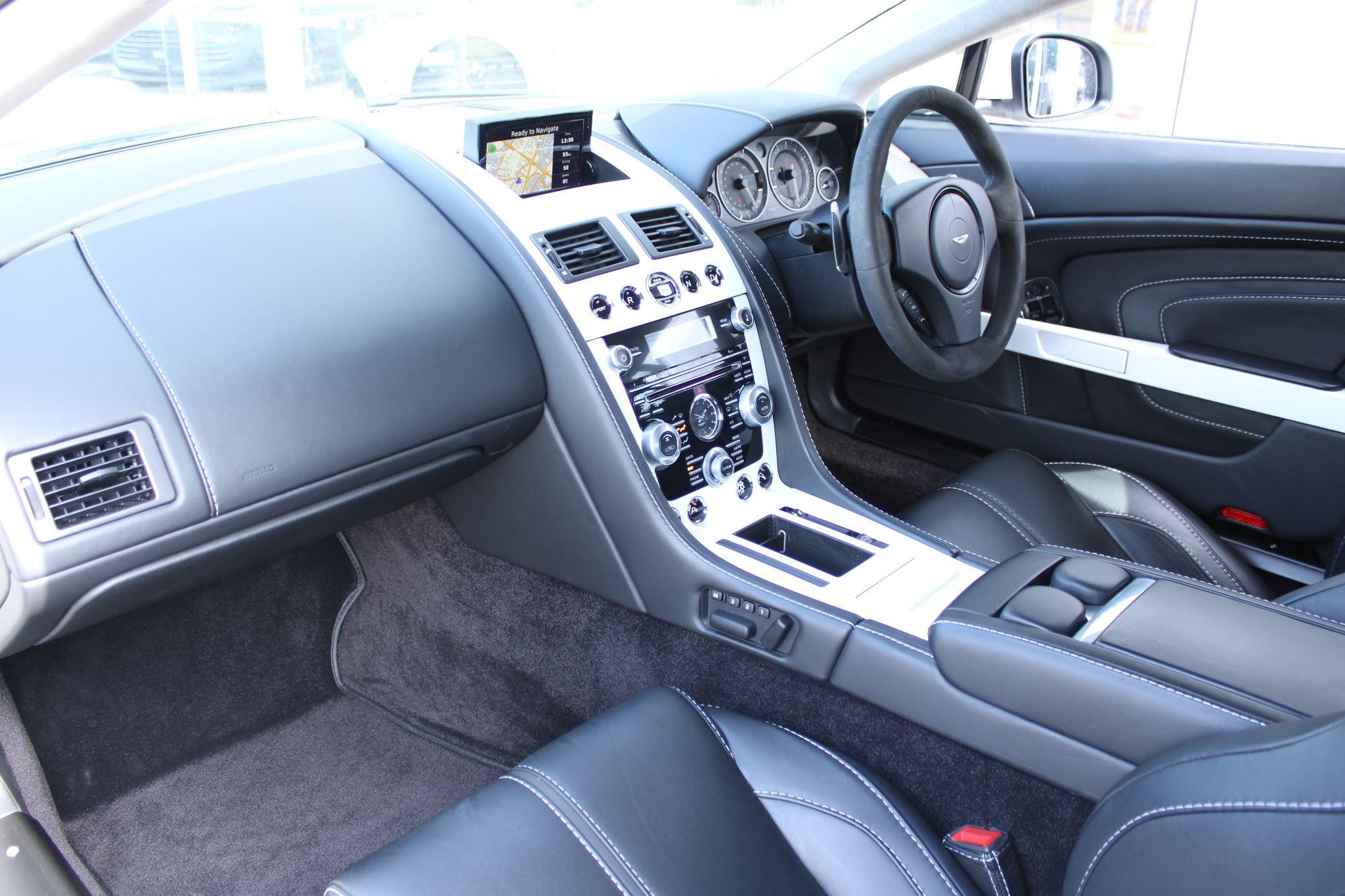 Aston Martin Vantage Image 18