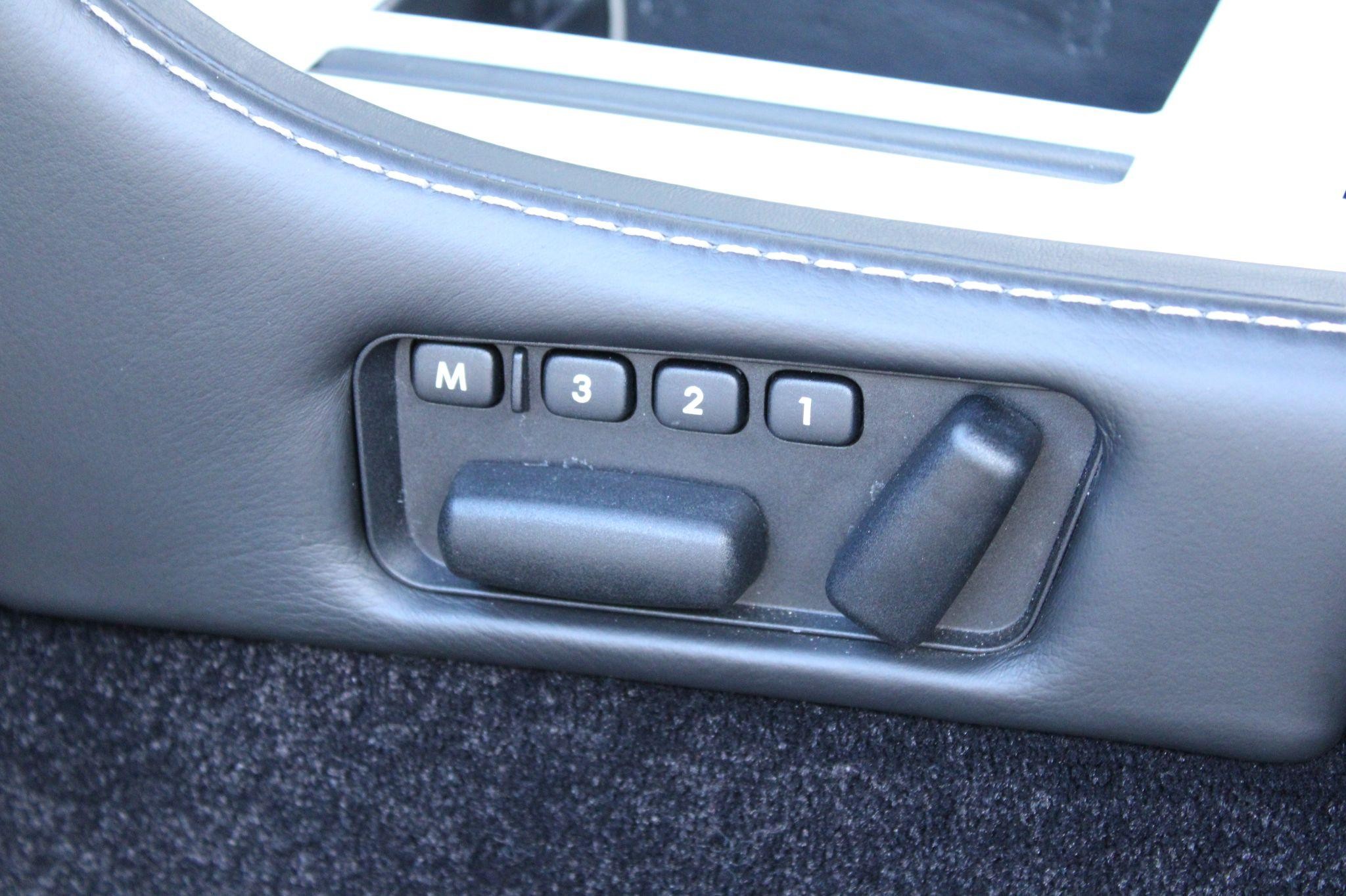 Aston Martin Vantage Image 28