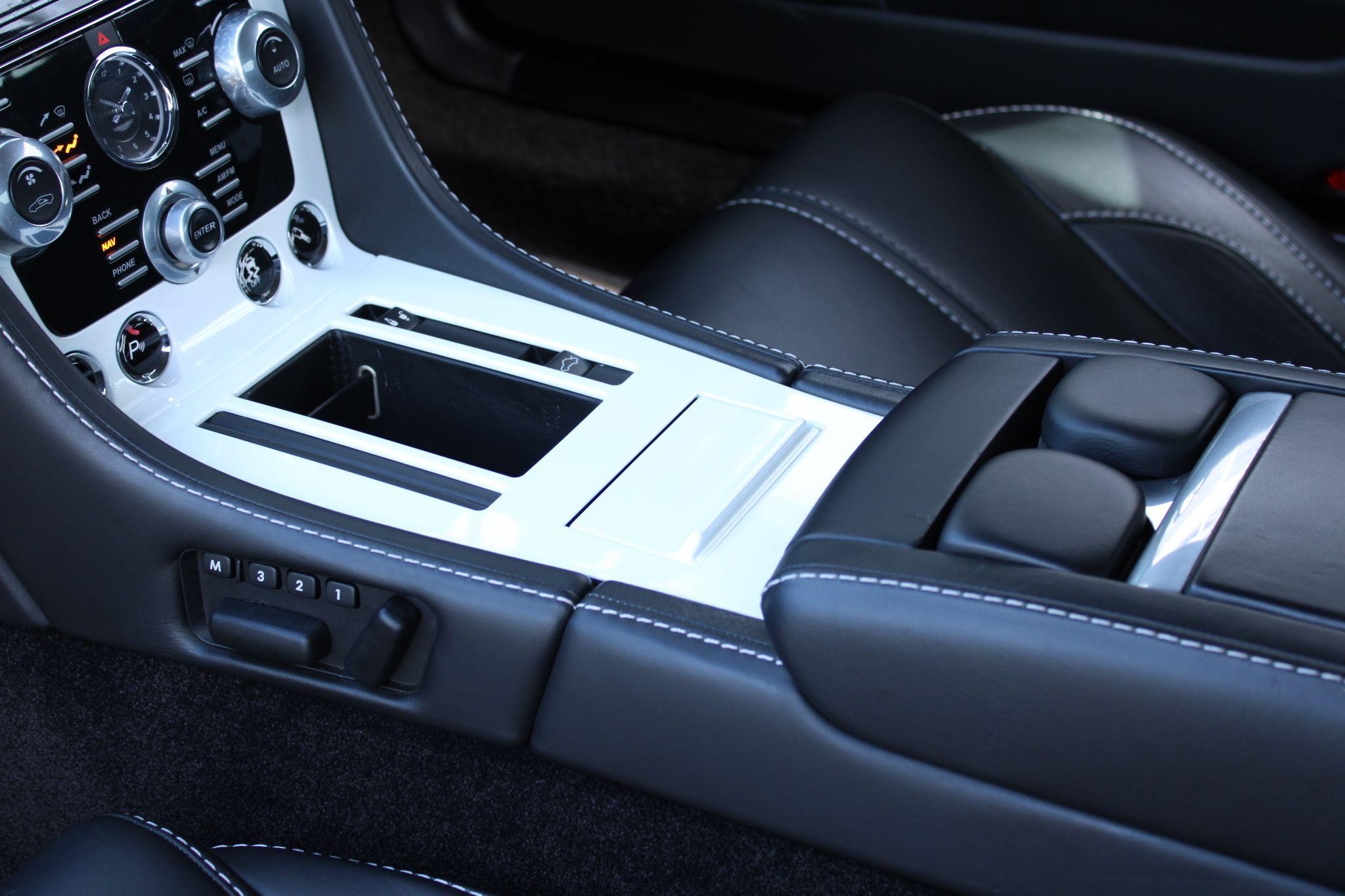 Aston Martin Vantage Image 29