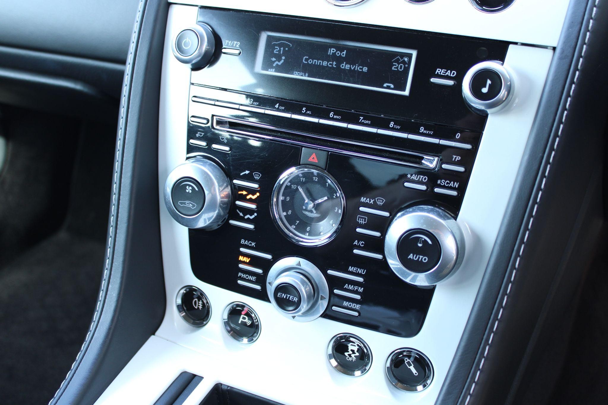 Aston Martin Vantage Image 37