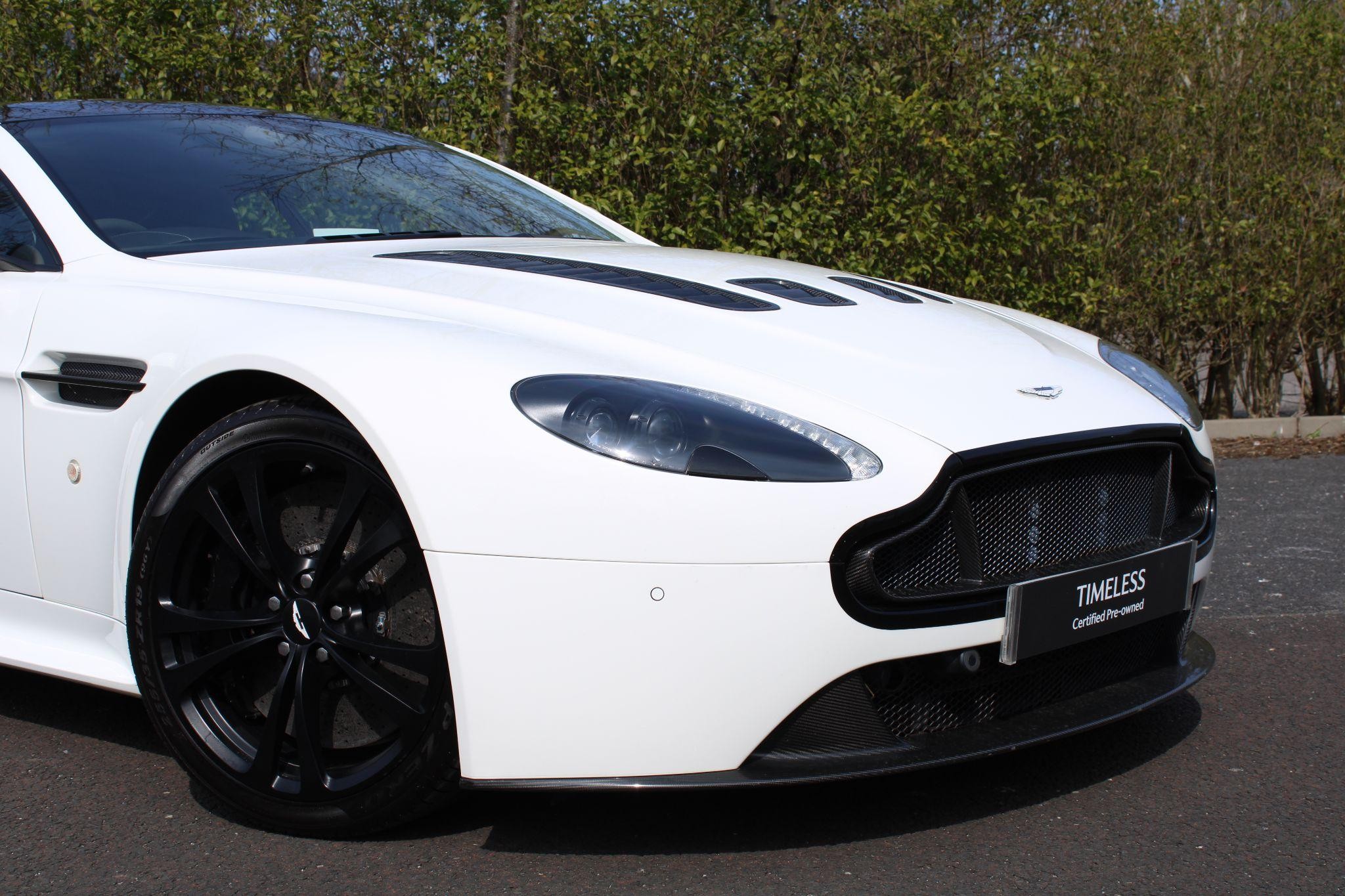 Aston Martin Vantage Image 9
