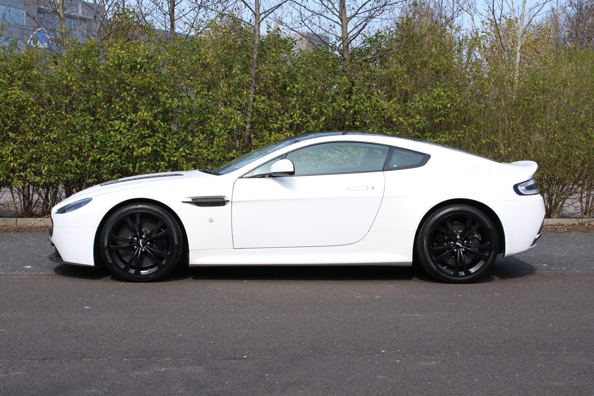 Aston Martin Vantage Image 12