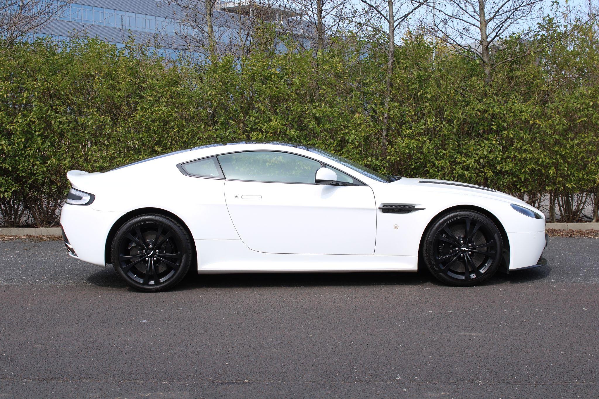 Aston Martin Vantage Image 15