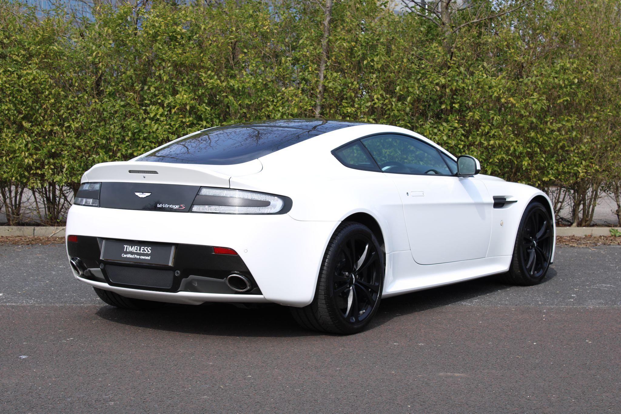 Aston Martin Vantage Image 13