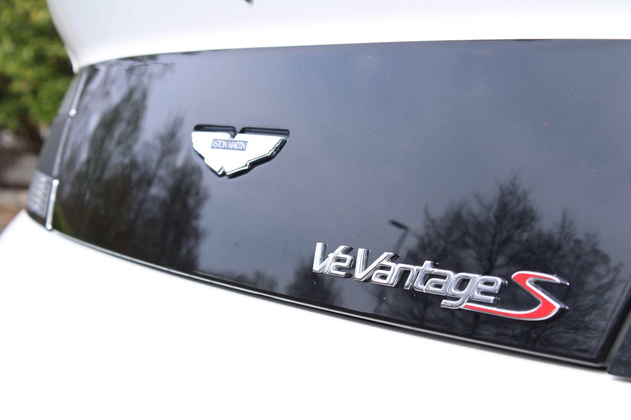 Aston Martin Vantage Image 47