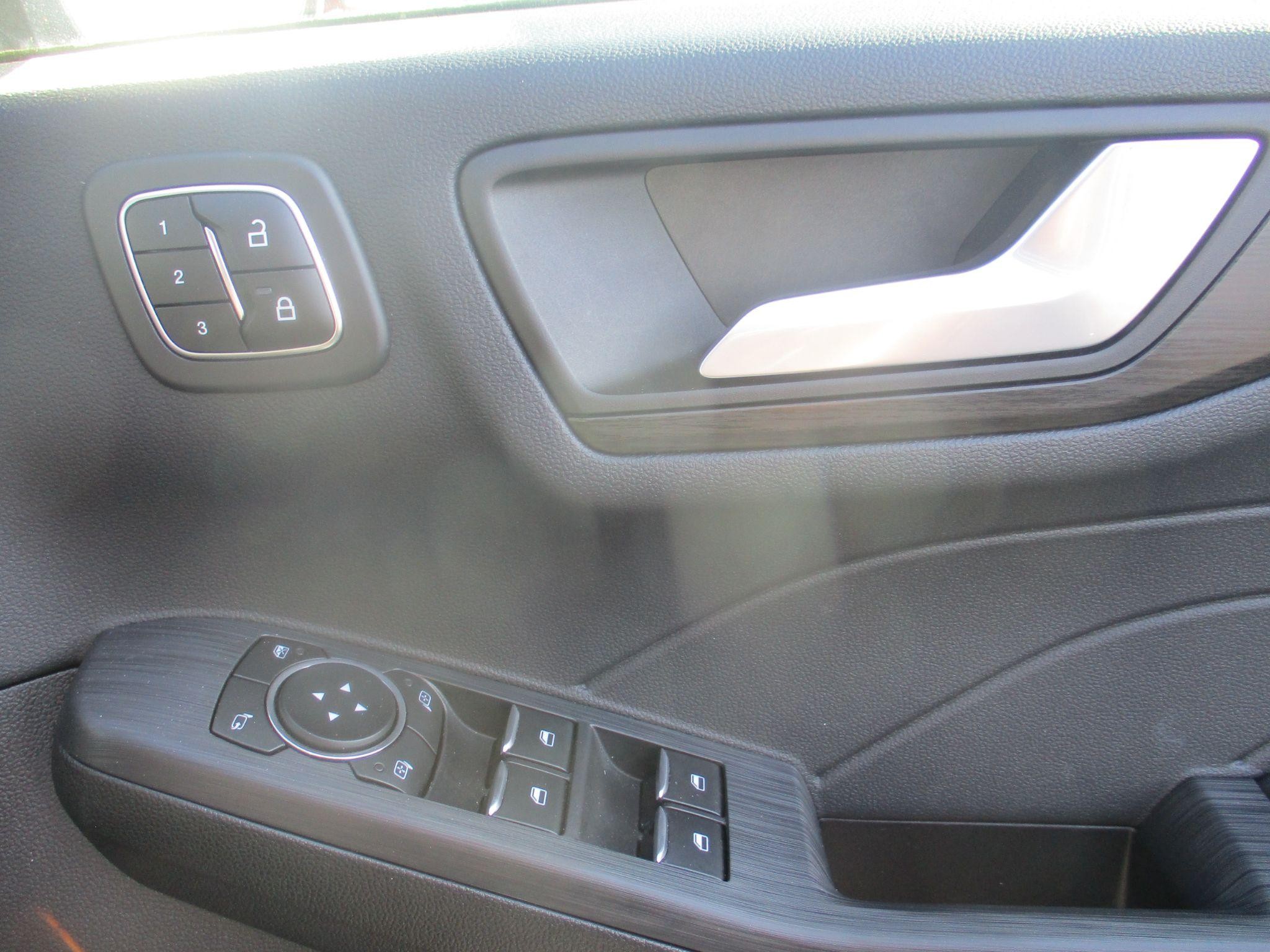 Ford Kuga Image 12