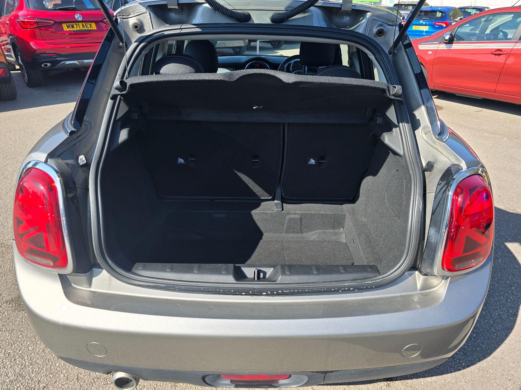 MINI Hatch Image 9