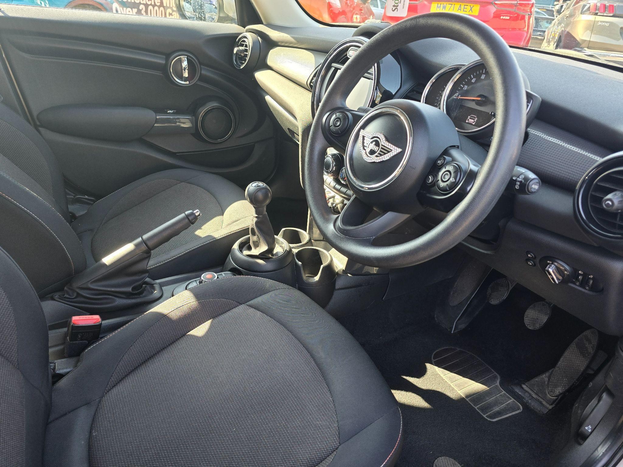 MINI Hatch Image 10