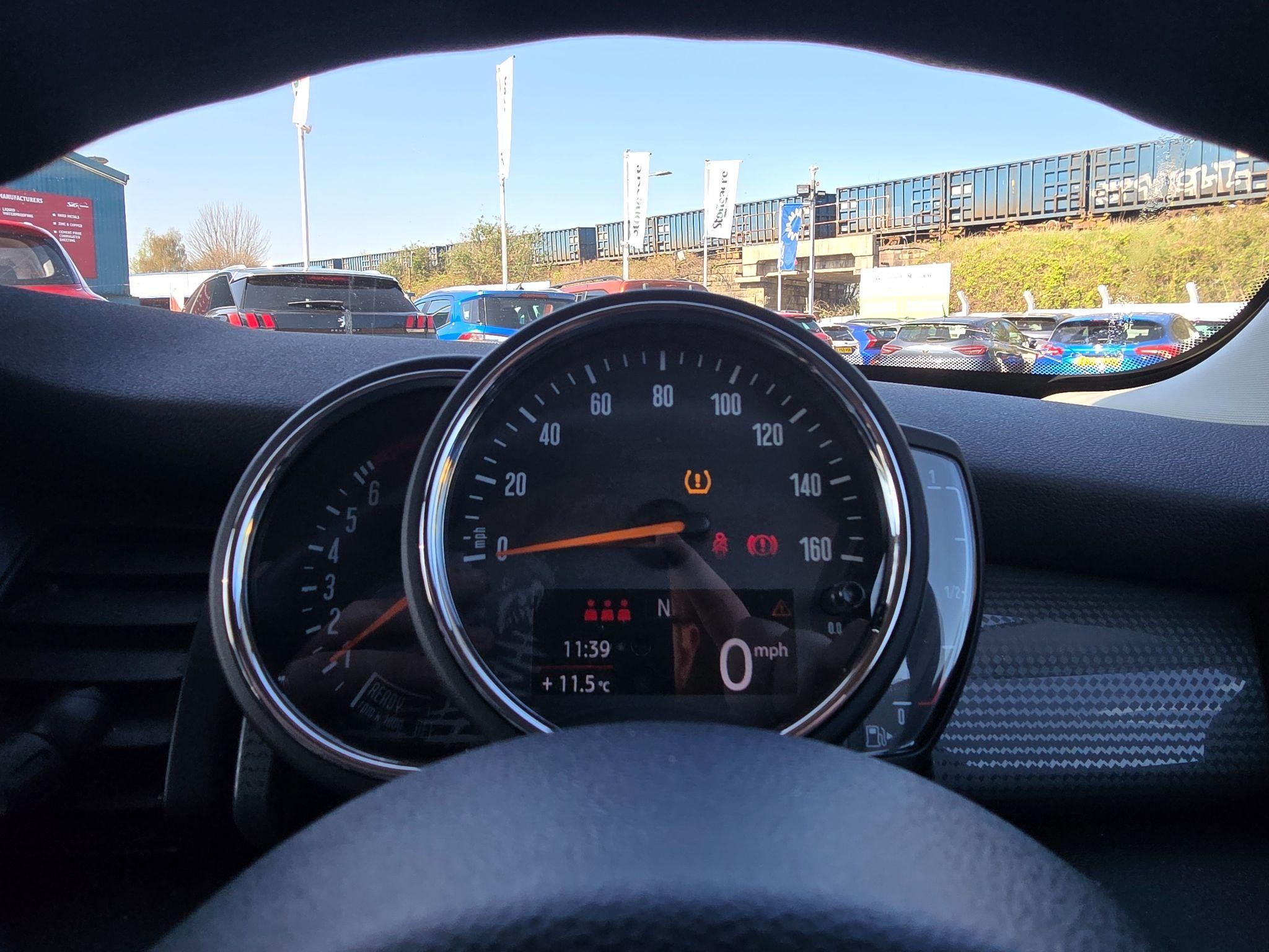 MINI Hatch Image 15
