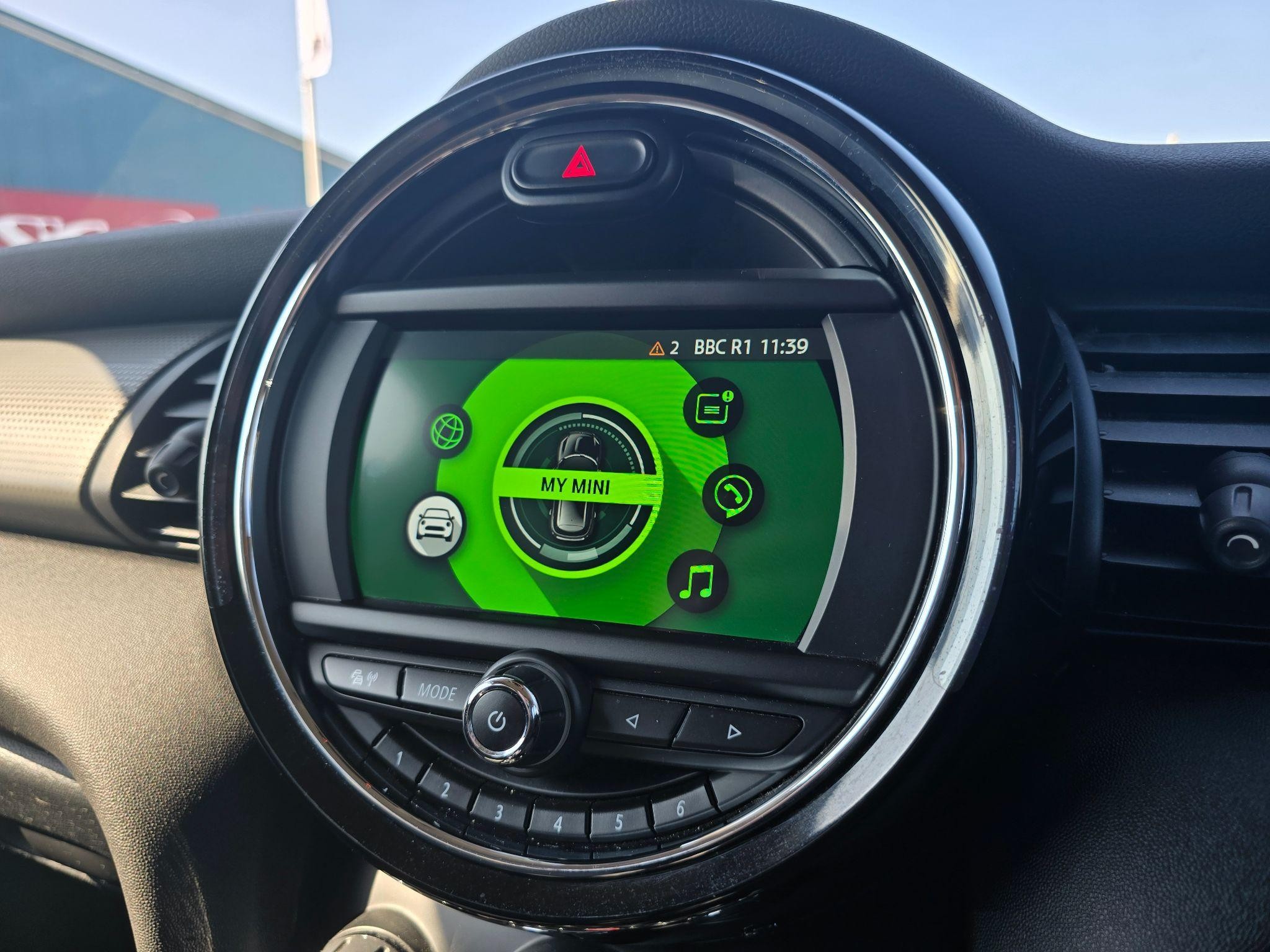 MINI Hatch Image 17