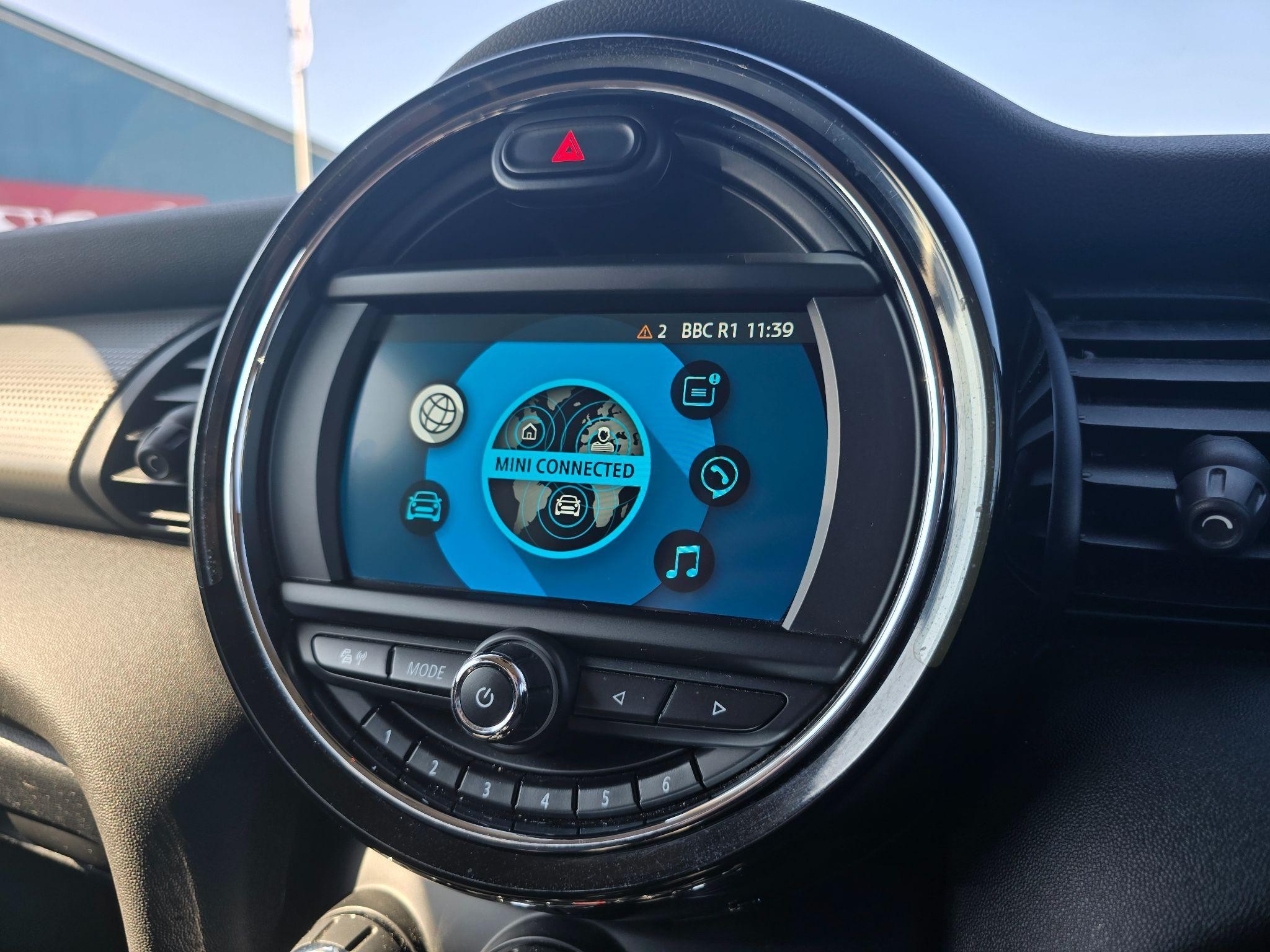MINI Hatch Image 18