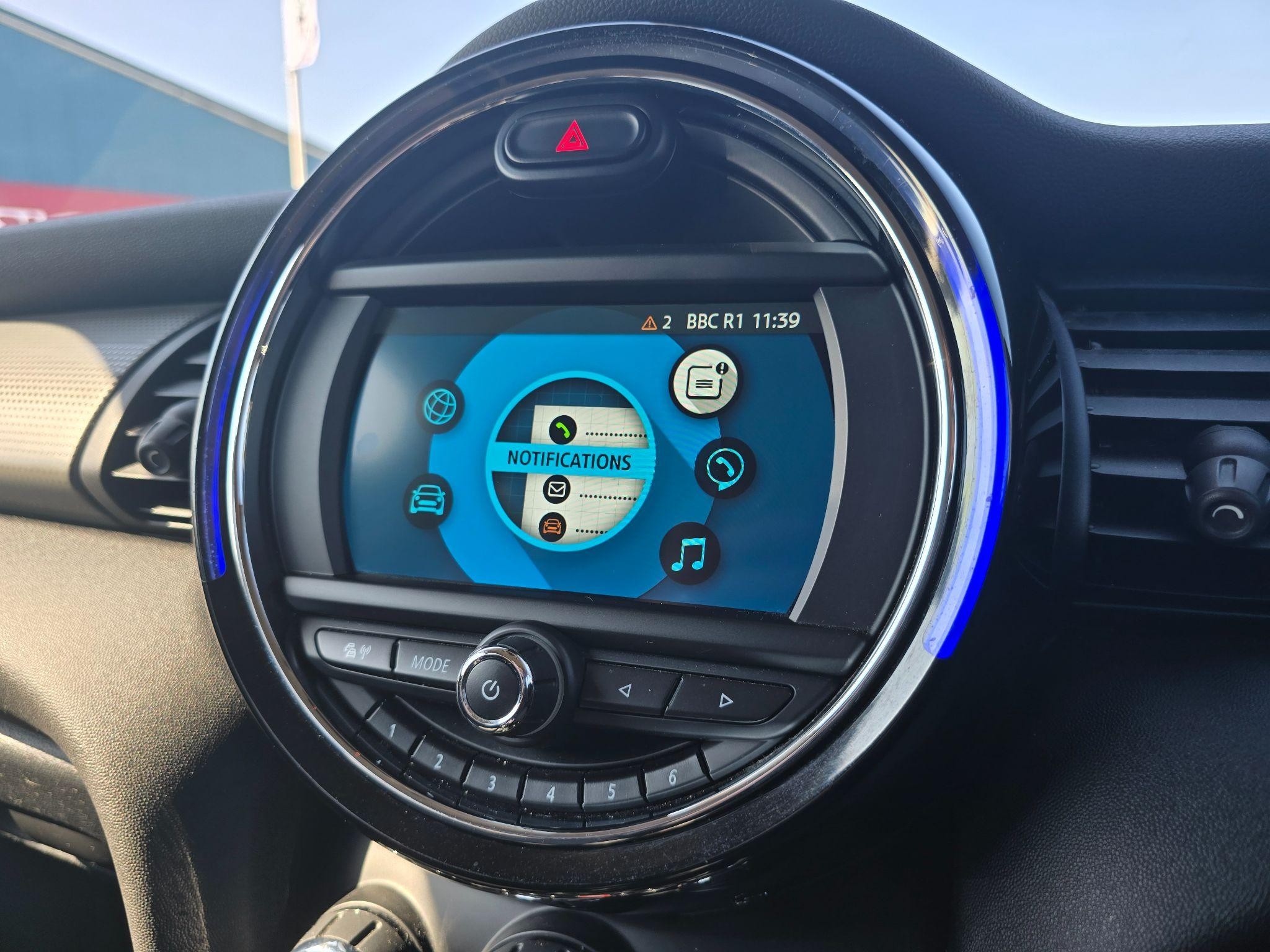 MINI Hatch Image 19