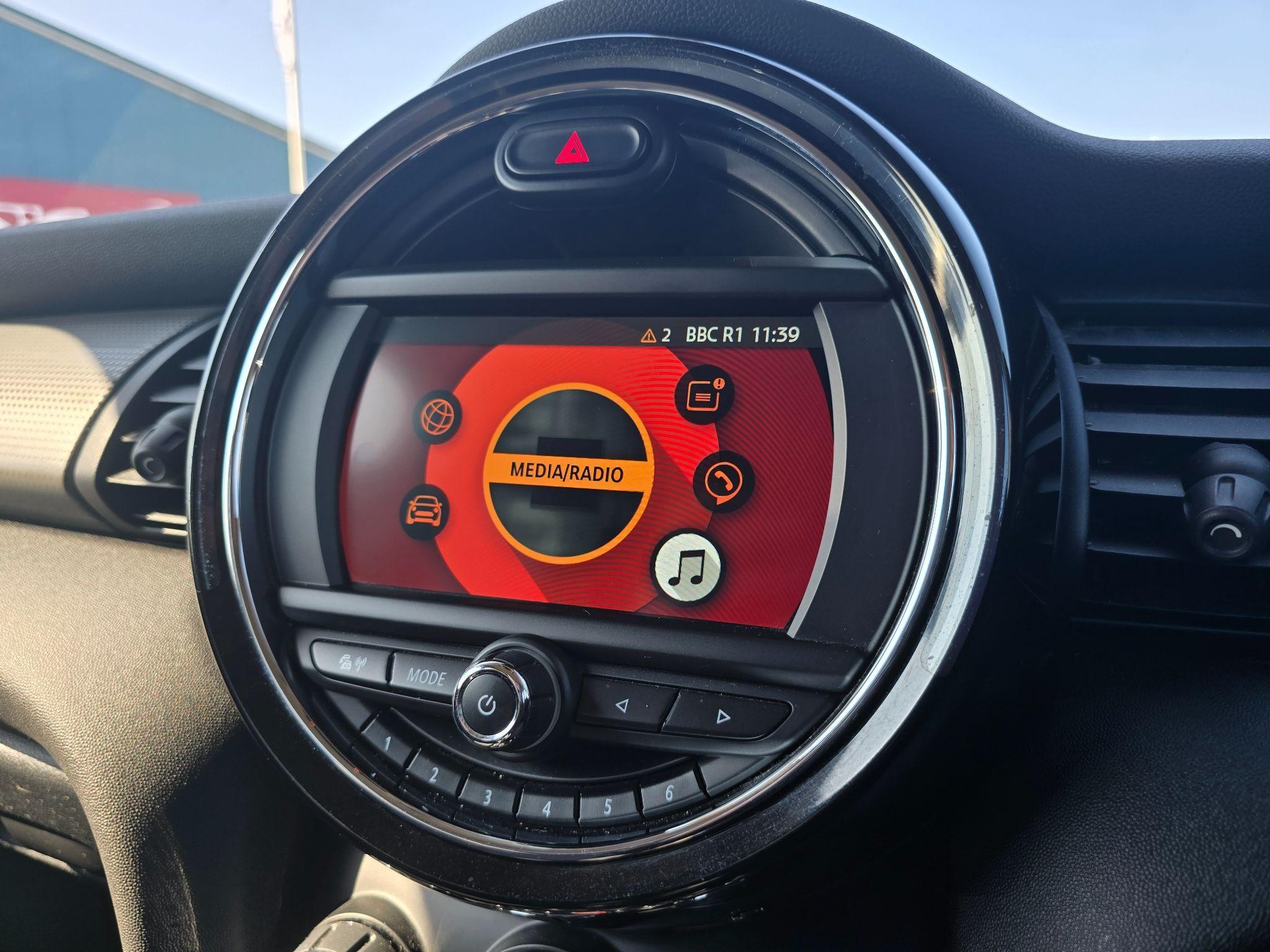 MINI Hatch Image 21