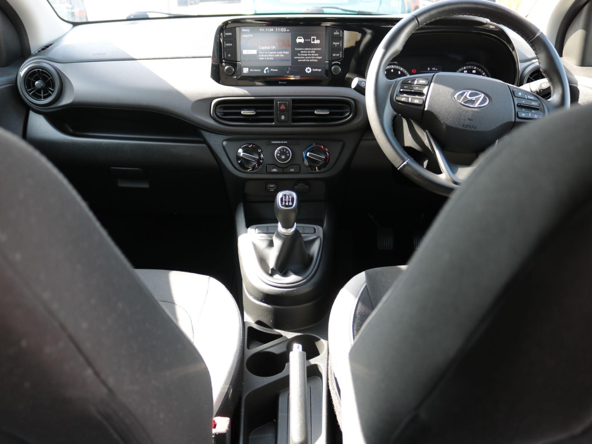 Hyundai i10 Image 12