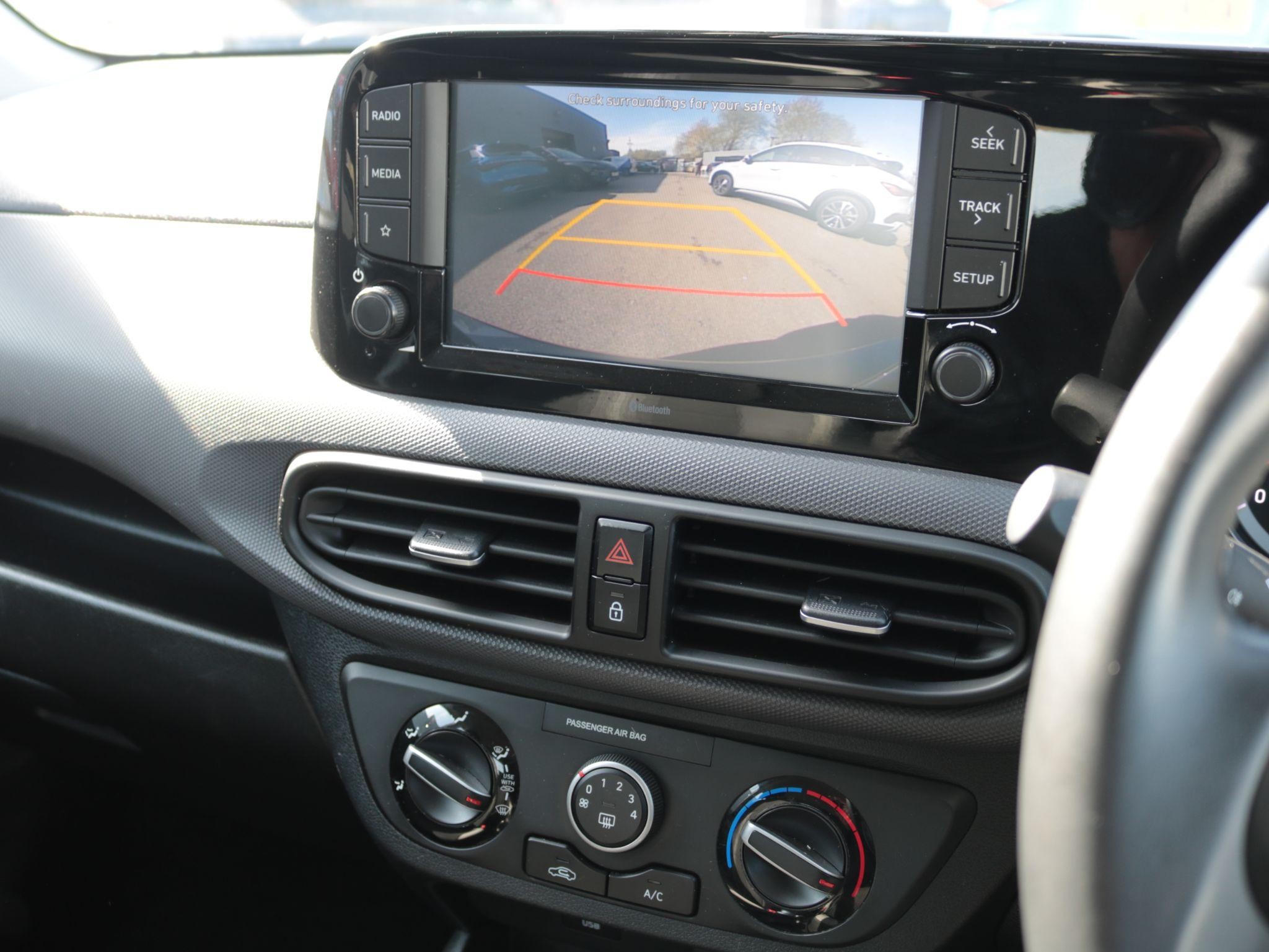 Hyundai i10 Image 17