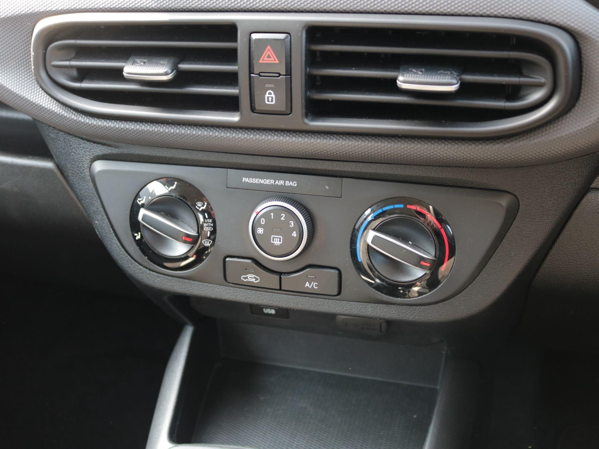 Hyundai i10 Image 18
