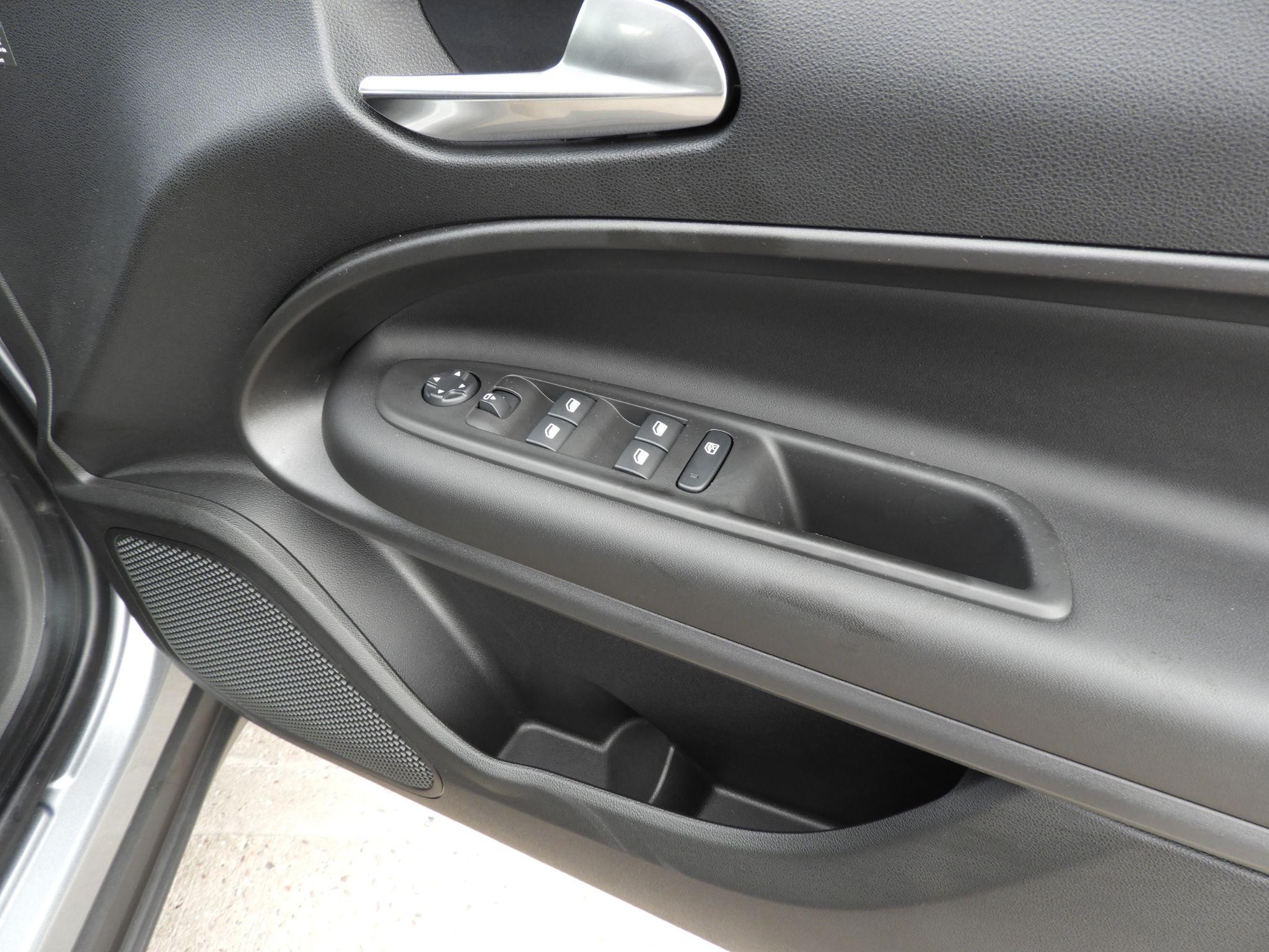 Jeep Avenger Image 18
