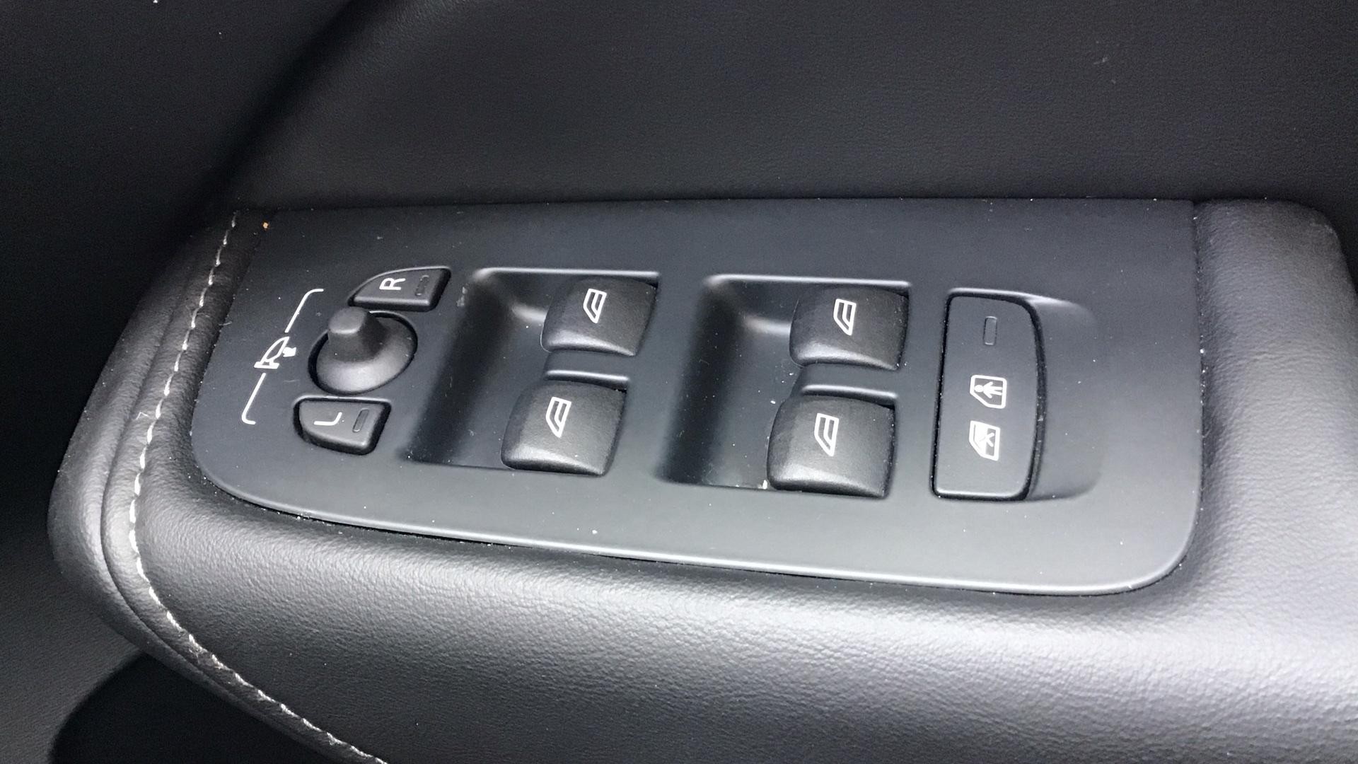 Volvo XC60 Image 25