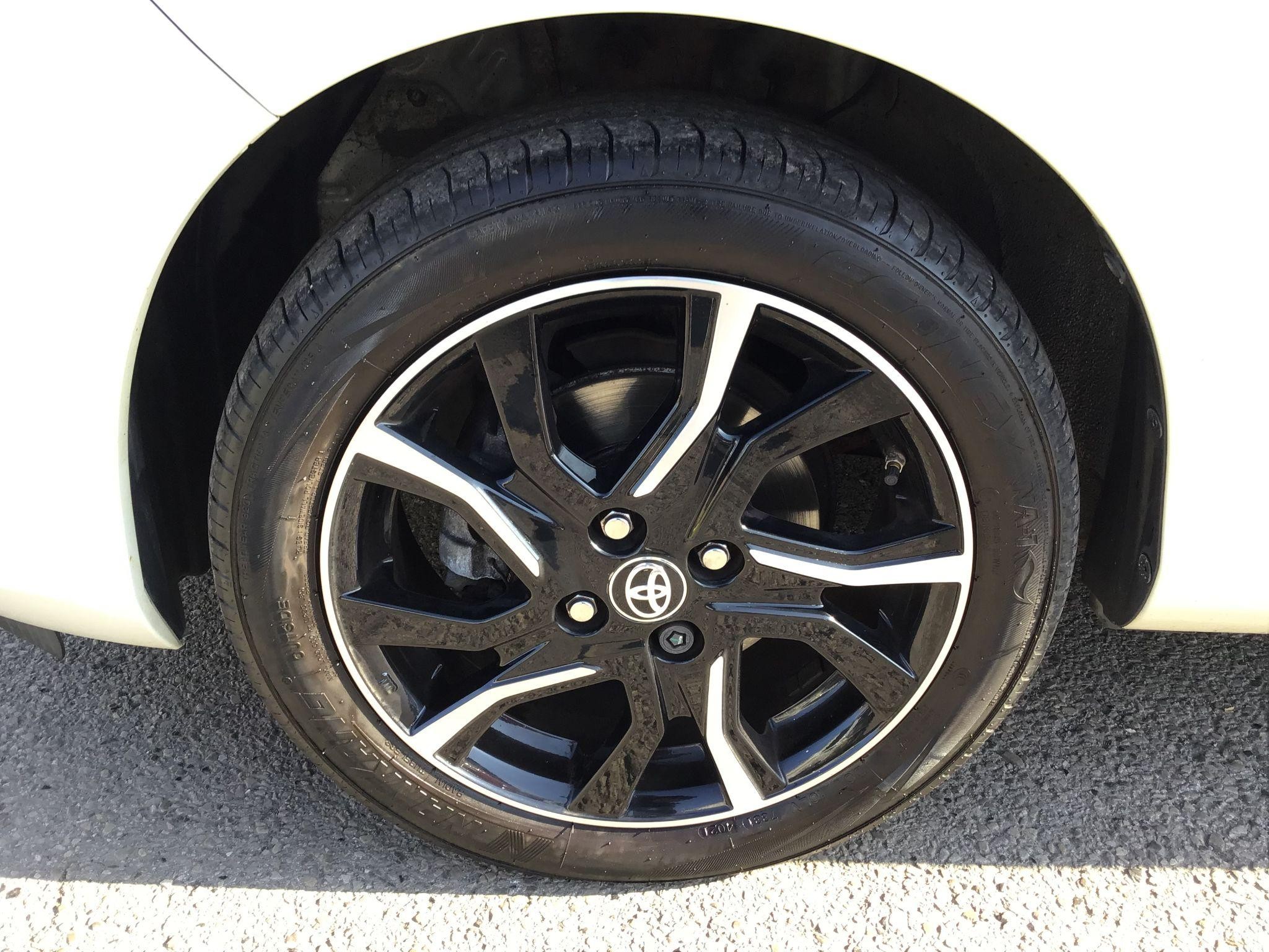Toyota Yaris Image 9