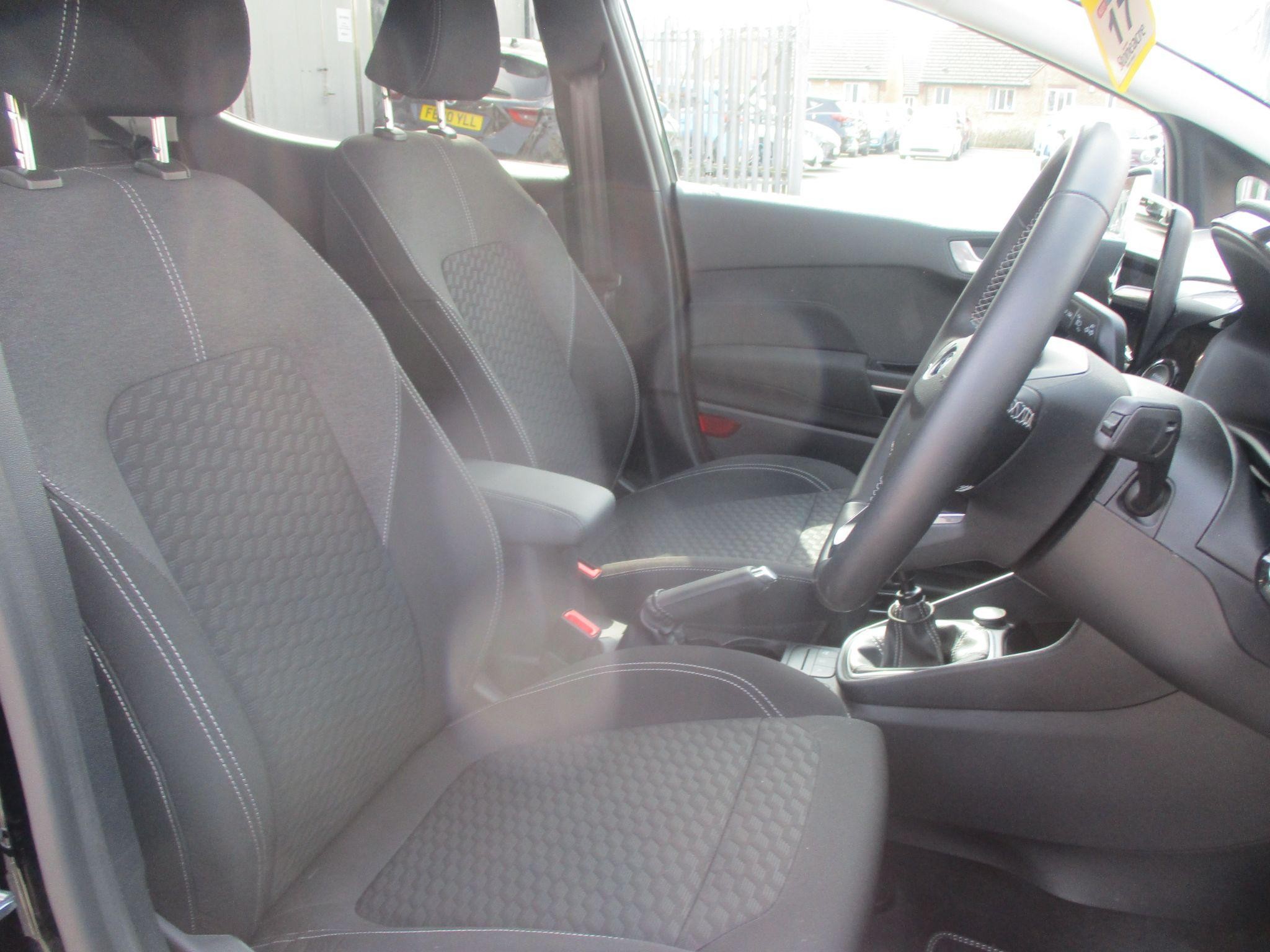 Ford Fiesta Image 9