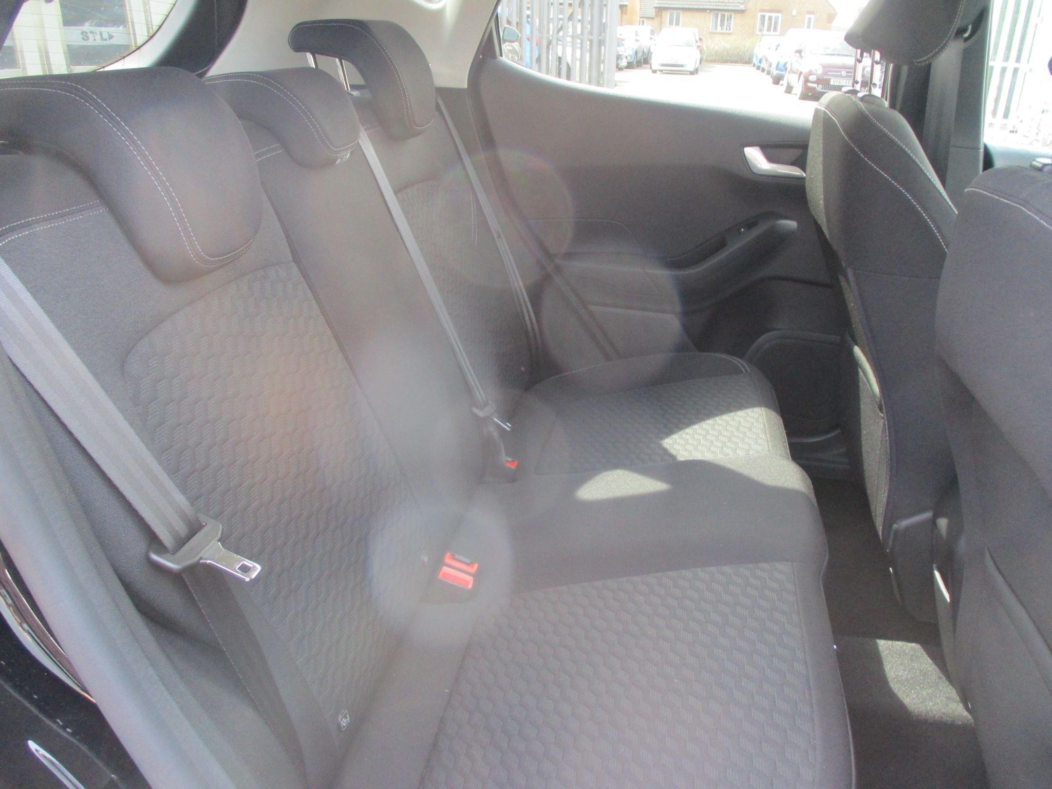 Ford Fiesta Image 11