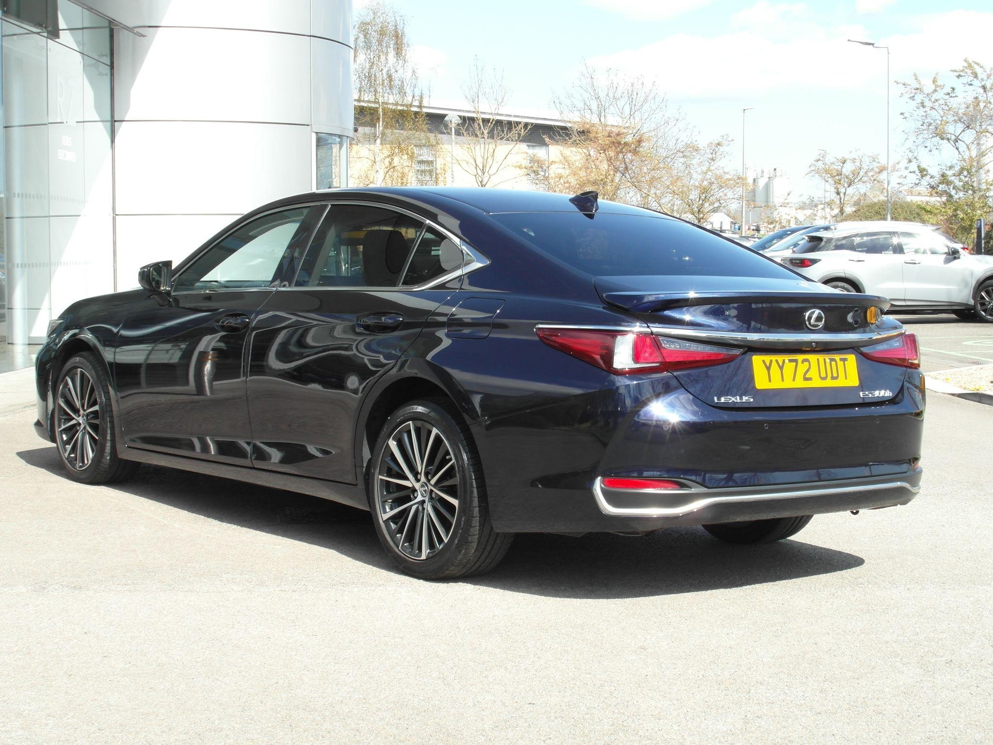 Lexus ES Image 7