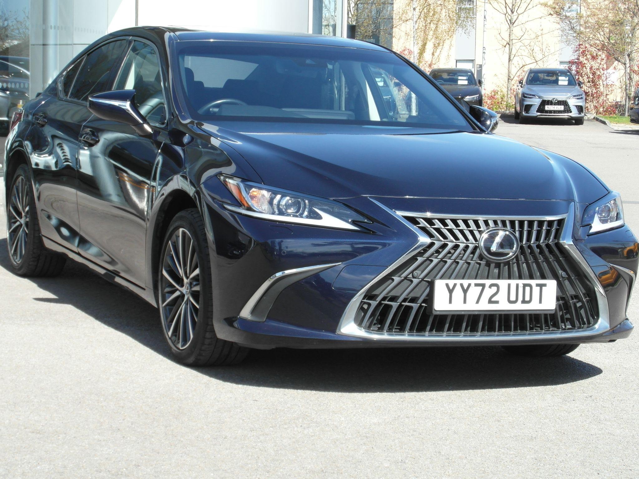 Lexus ES Image 8