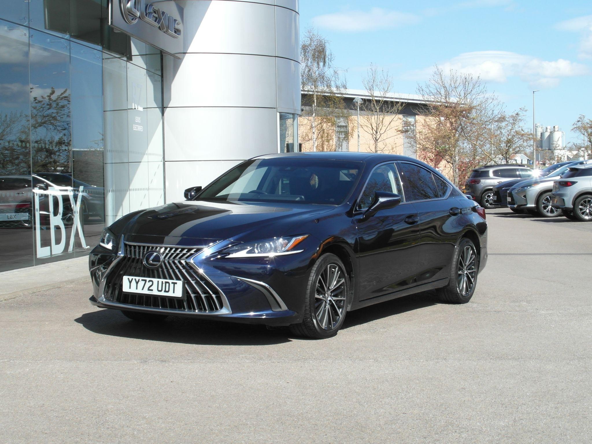 Lexus ES Image 10