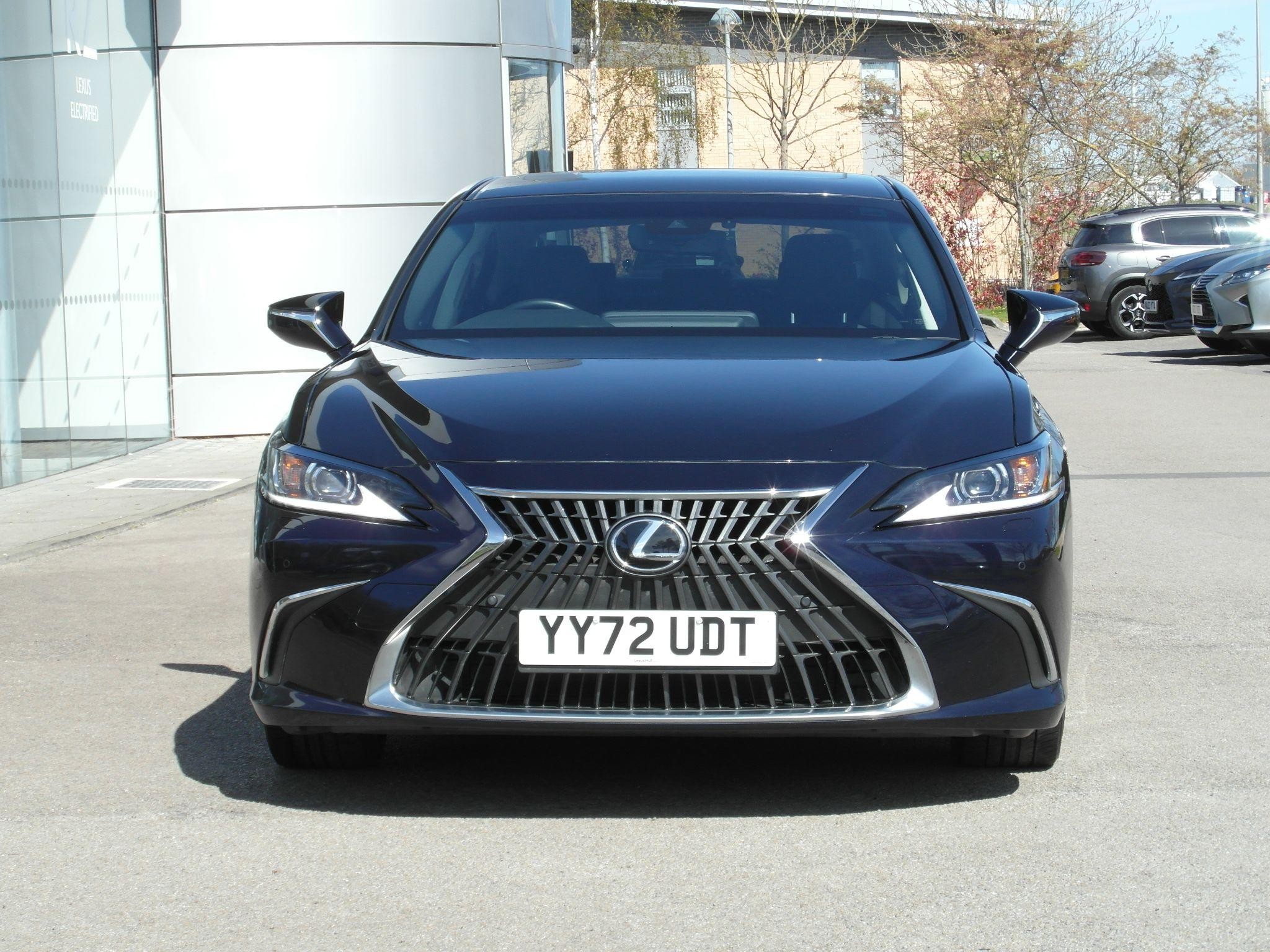 Lexus ES Image 11