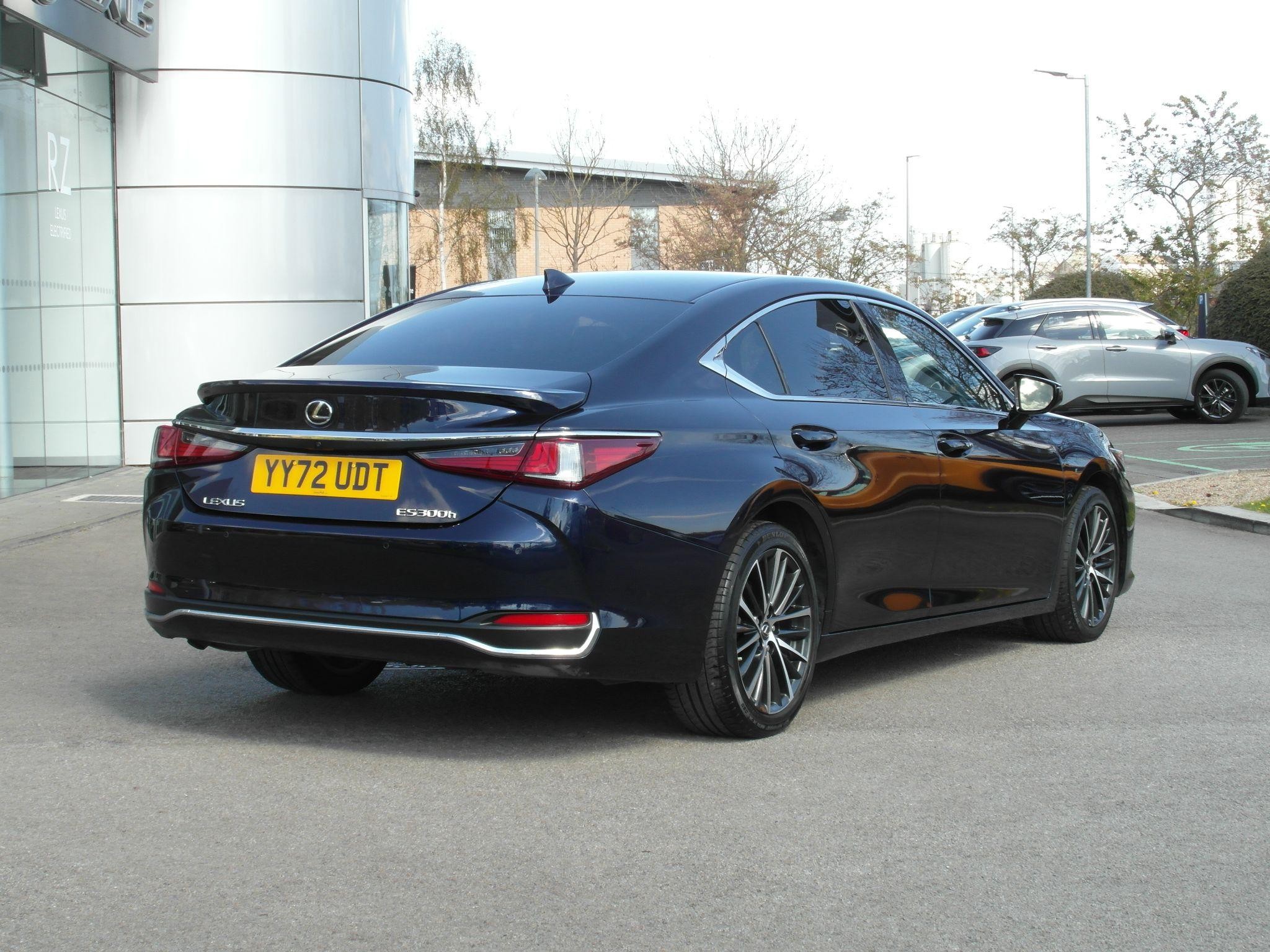 Lexus ES Image 12