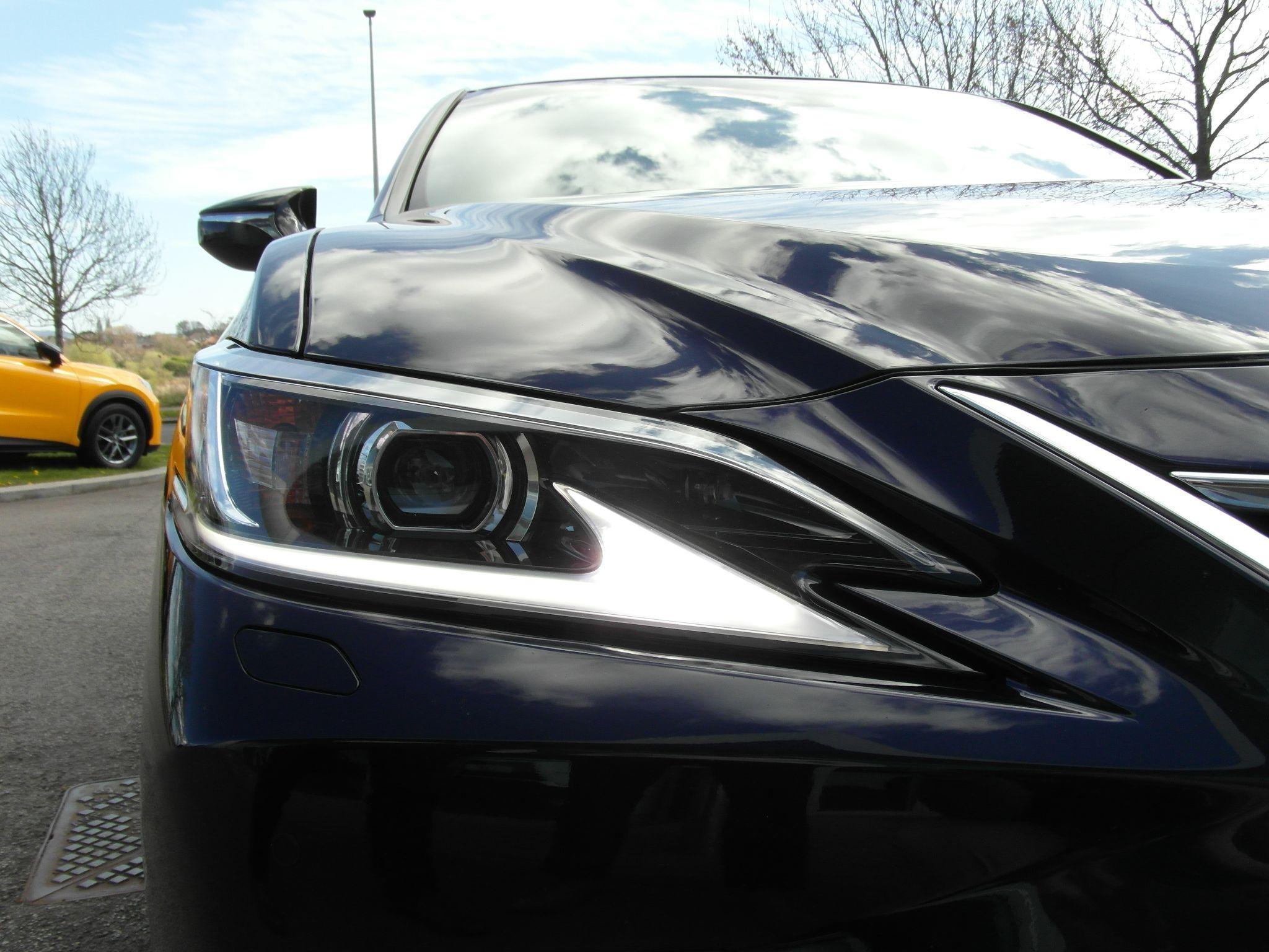 Lexus ES Image 19