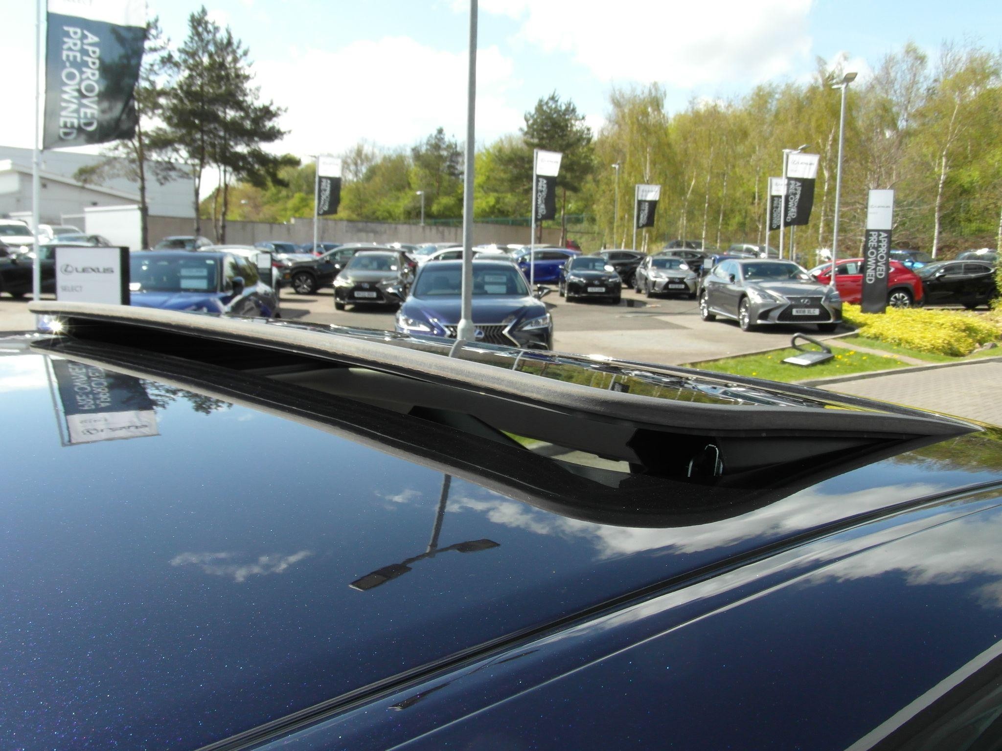 Lexus ES Image 28