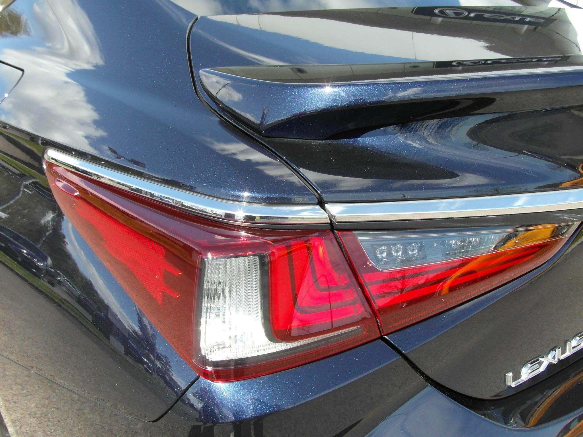 Lexus ES Image 30