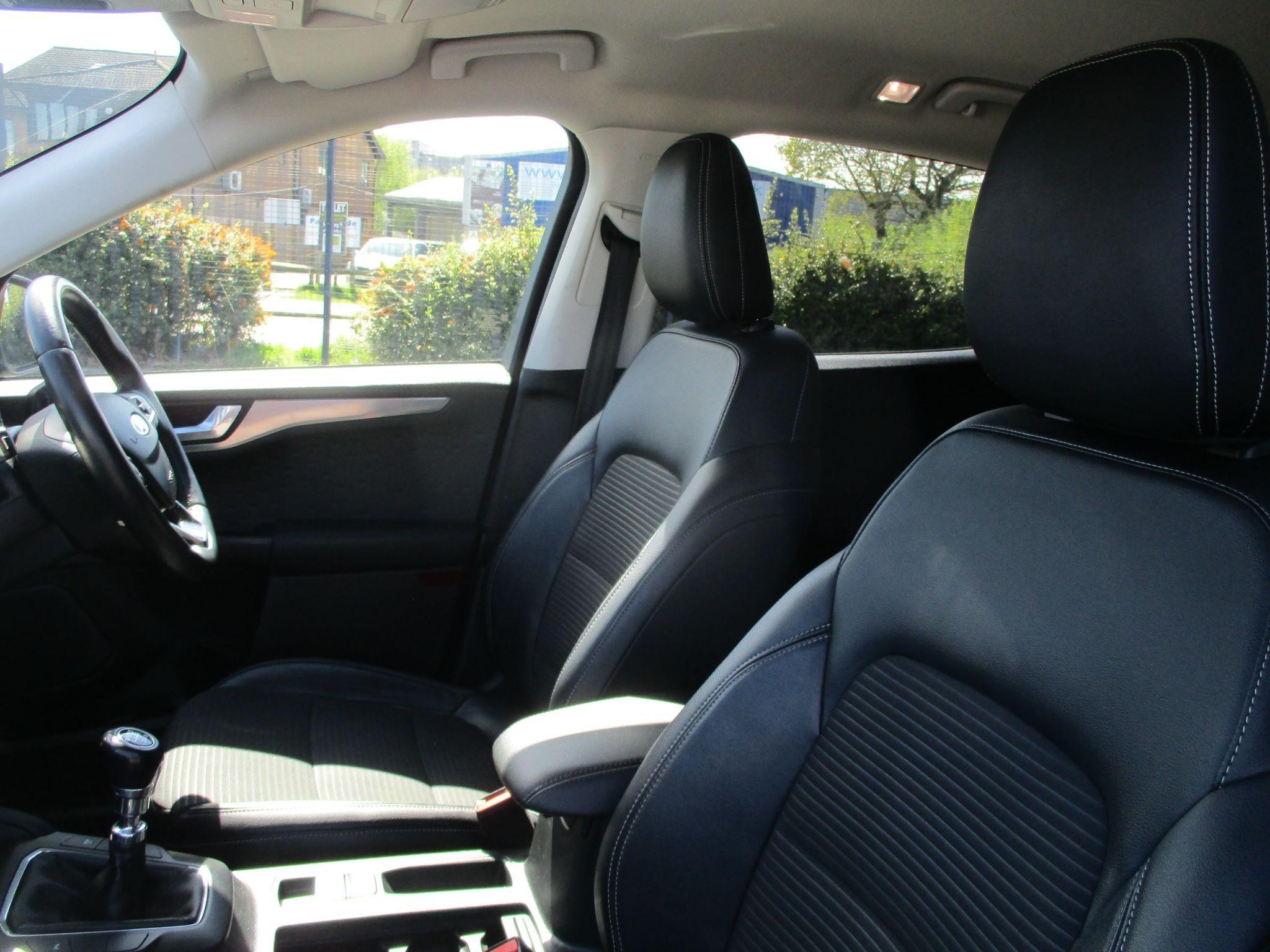 Ford Kuga Image 23