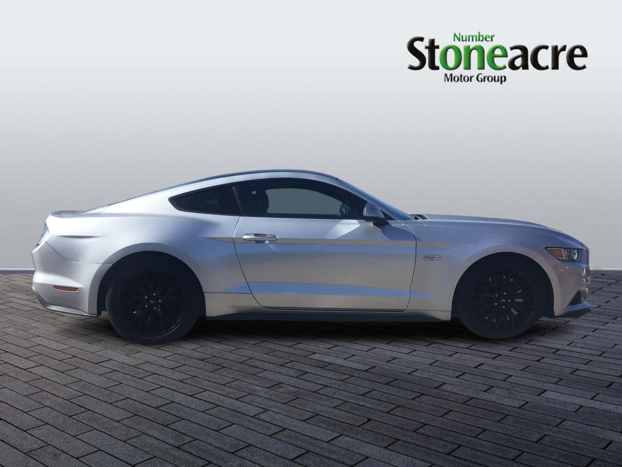 Ford Mustang Image 2