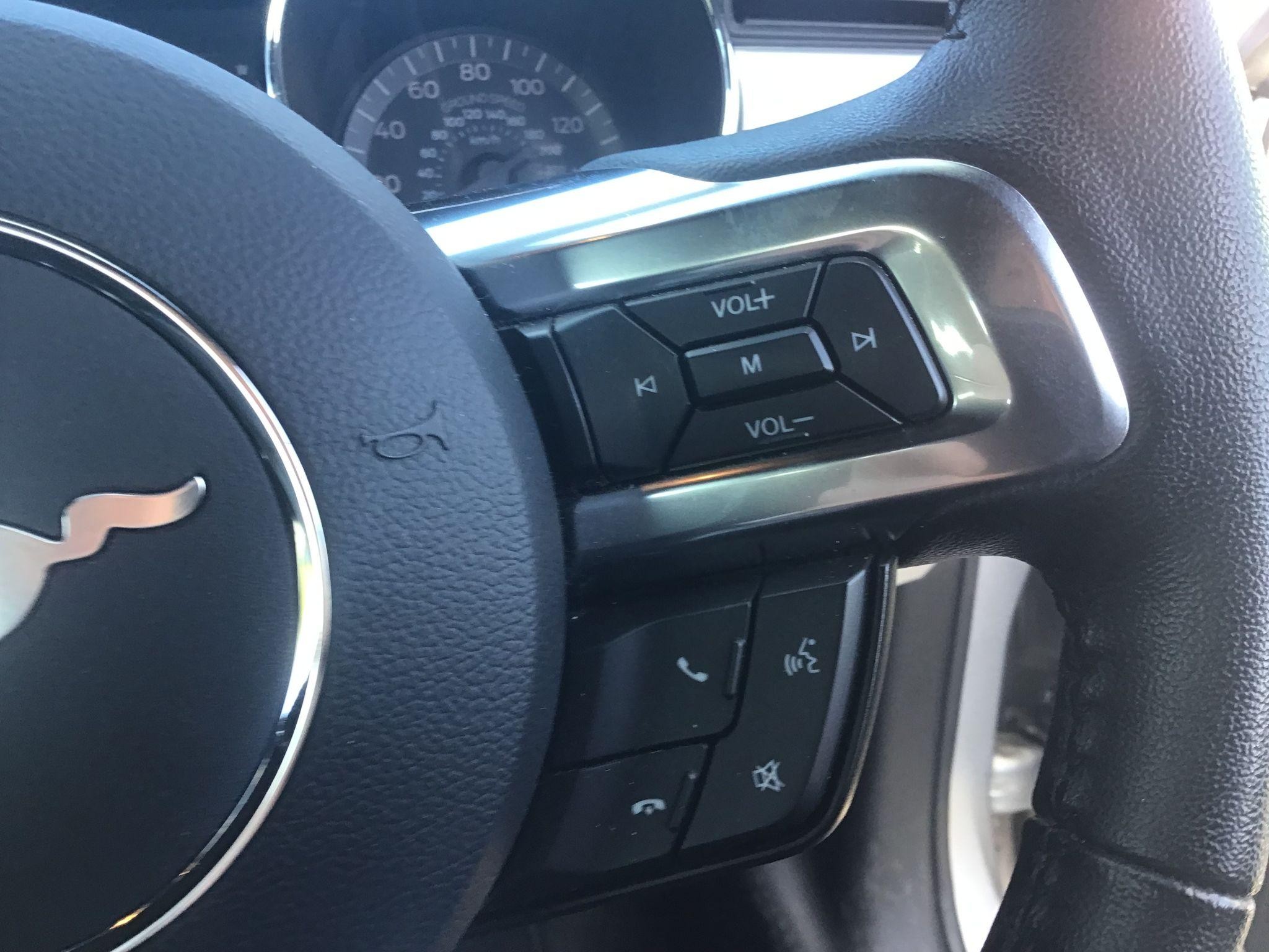 Ford Mustang Image 25