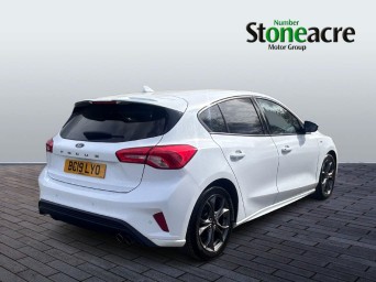 Ford Focus 1.0T EcoBoost ST-Line Euro 6 (s/s) 5dr BC19LYO Image 3