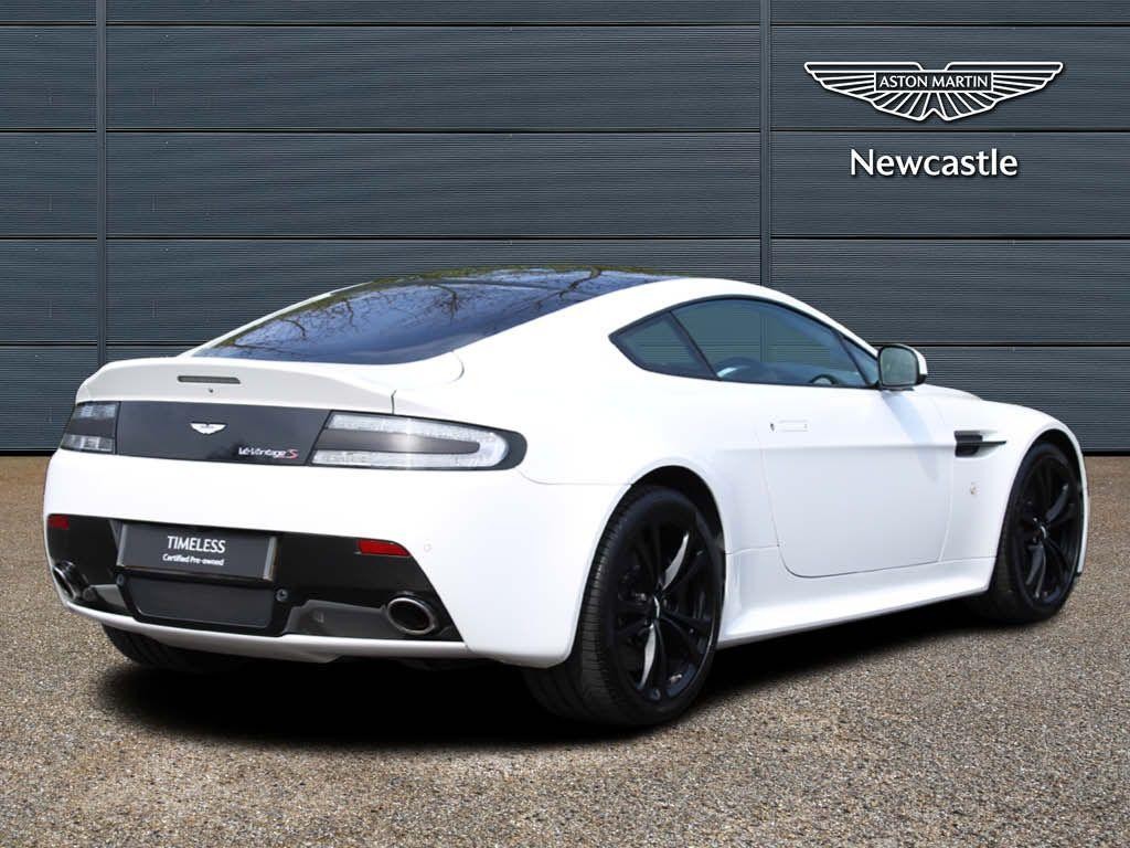 Aston Martin Vantage Image 5