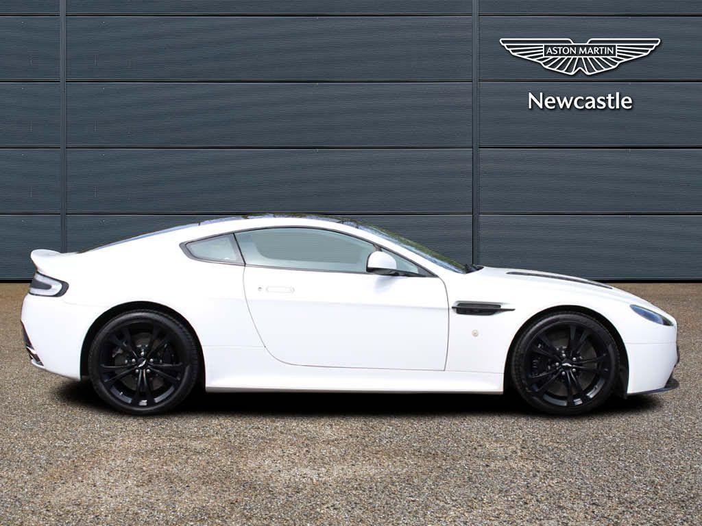 Aston Martin Vantage Image 8