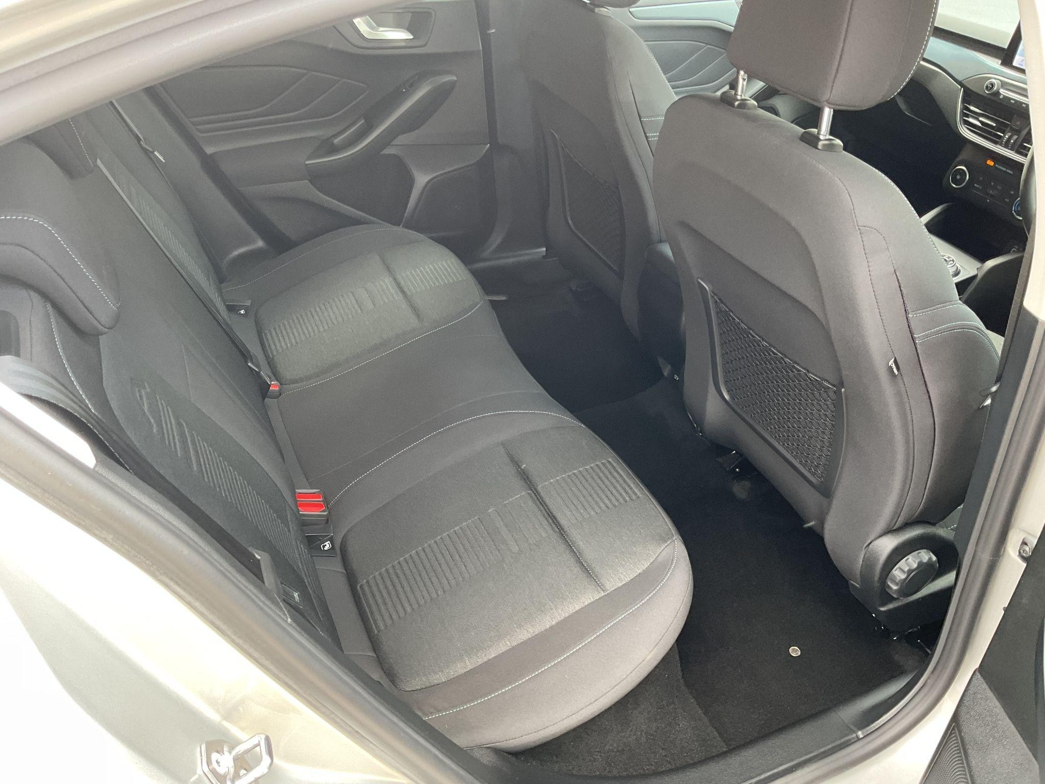 Ford Focus Image 12