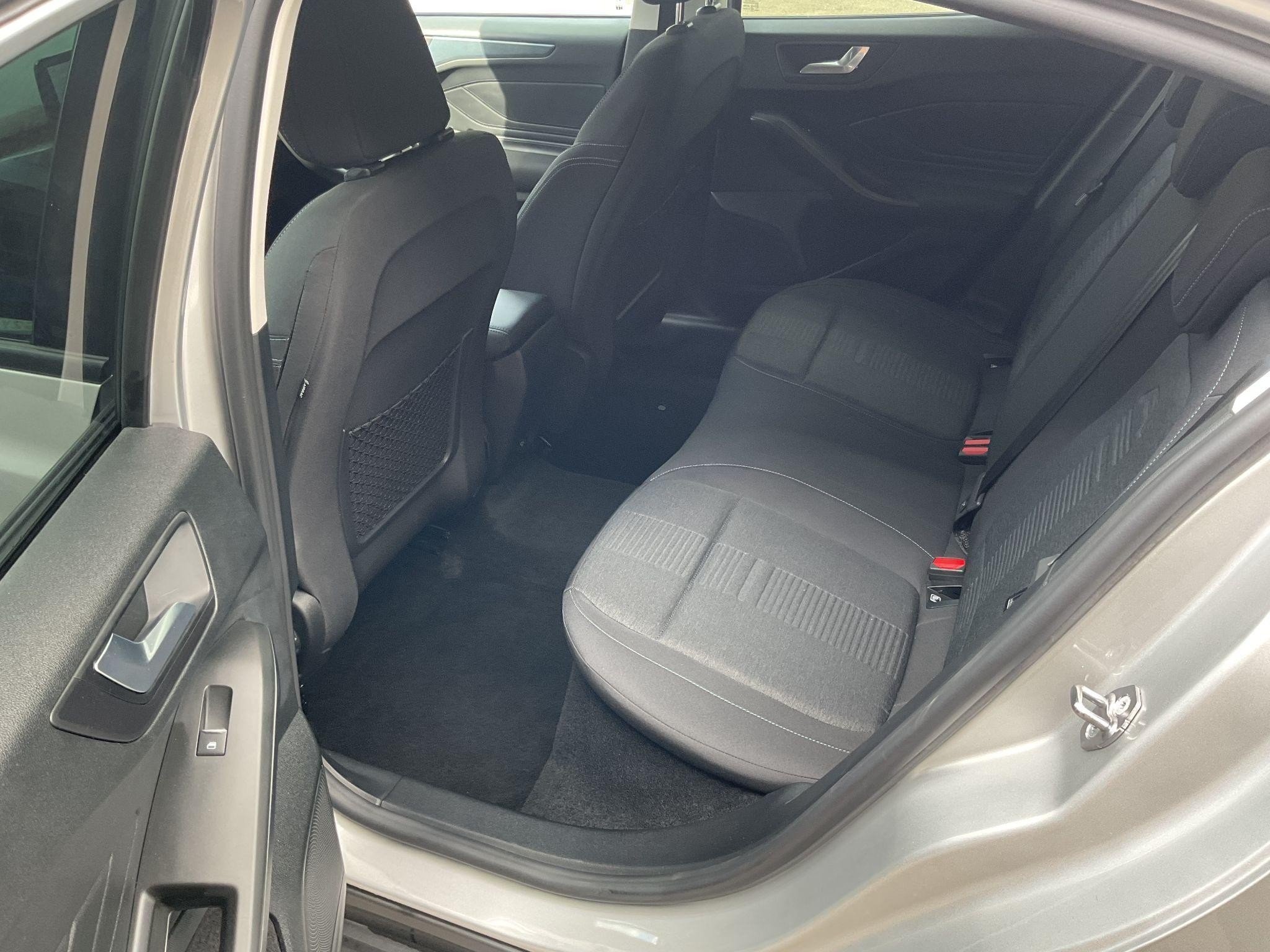 Ford Focus Image 13