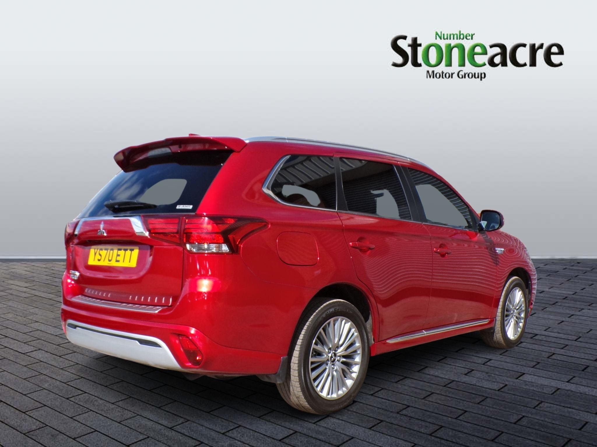 Mitsubishi Outlander Image 2