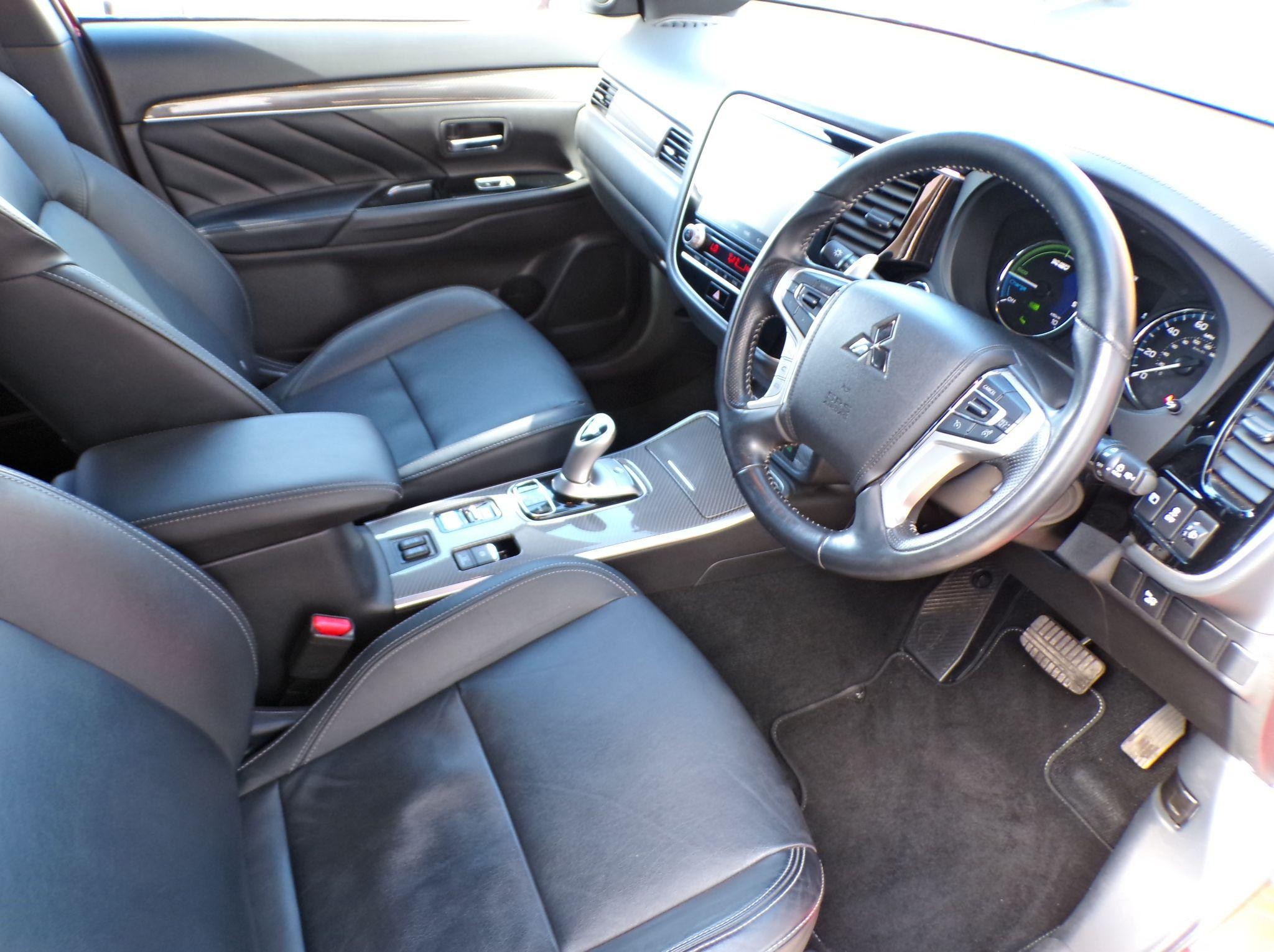 Mitsubishi Outlander Image 11